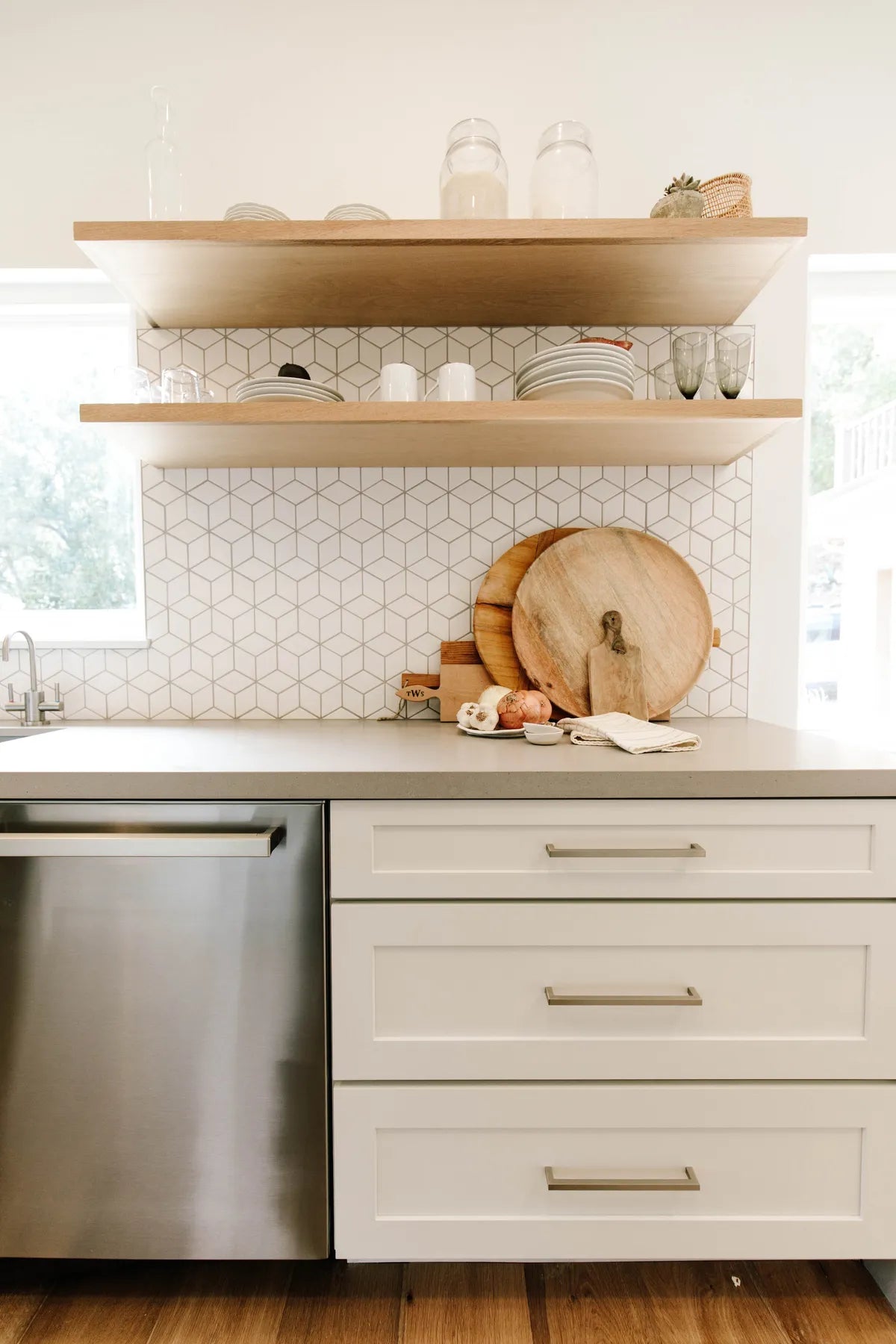 2018 Q3 Image Residential Influencer Samantha Wennerstrom Designer Caitlin Flemming Kitchen Backsplash Tile Mosaic Small Diamond Escher White Gloss Cabinetry Detail