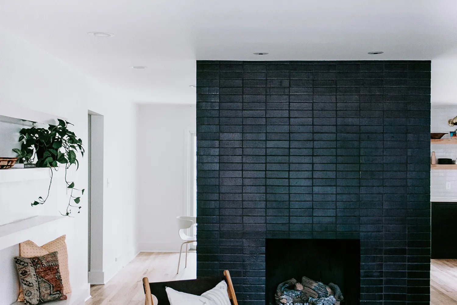 2018 Q1 Img Residential Hi Res Brass Tacks Kc Molly Jarvis Designer Erin Hasset Photographer Fireplace Brick Black Hills Straight Stack Black Grout Living Room Glazed Edge Trim Standard Corner Fc 214824 1