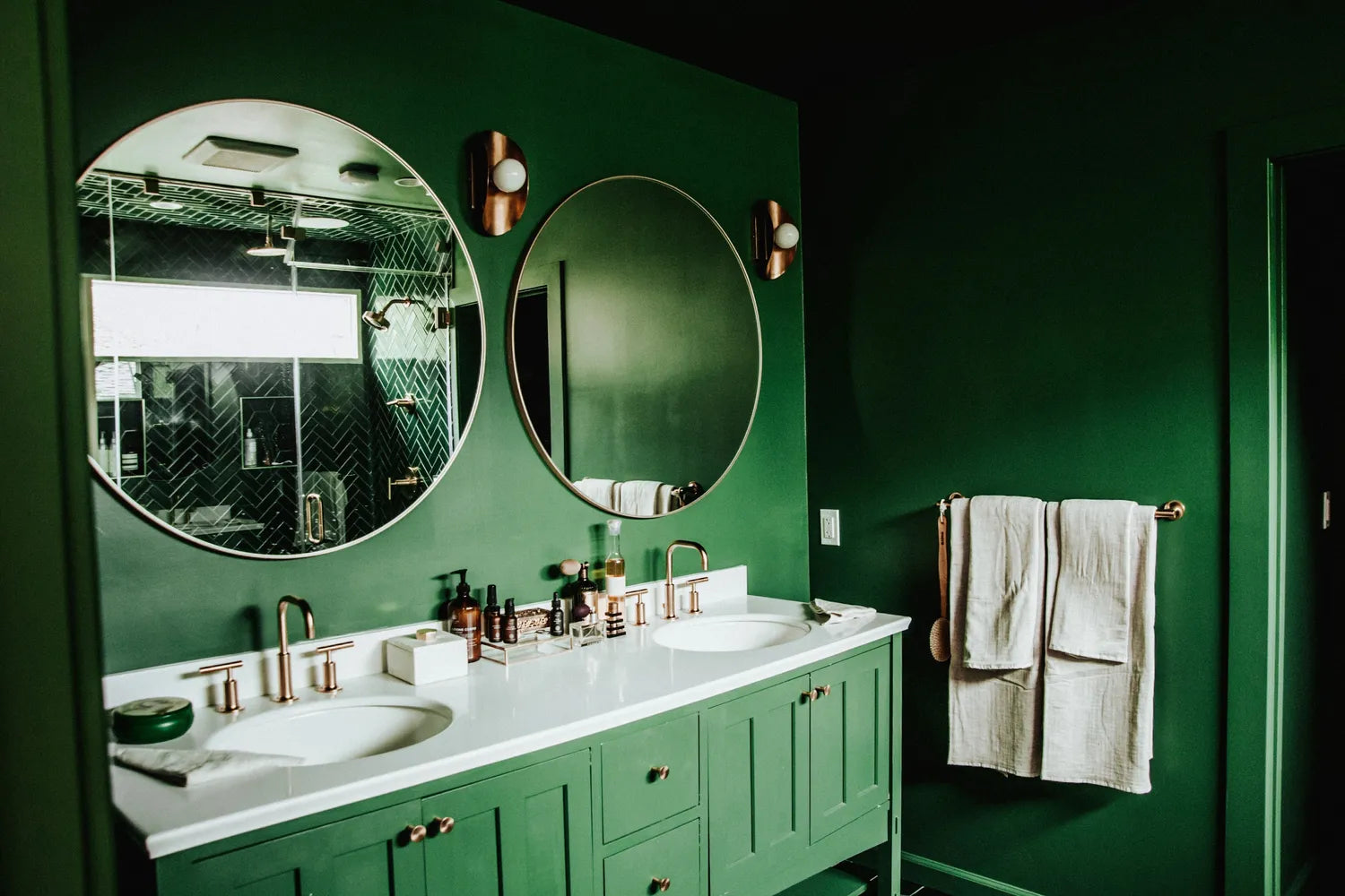 2018 Img Residential Hi Res Rights Claire Thomas Sweet Laurel Cottage Fc241935 Bathroom Floor Shower Surround Ceiling Evergreen 622 Hexagon 2X6 Herringbone 2