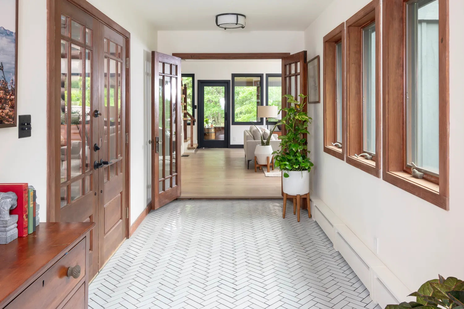 2019 Q4 Img Hi Res Residential Full Rights Influencer Zosia Mamet House Design High Street Homes Photo Daniel Swindel Entry Way Bathroom Floor Tile Foundations 2X6 Herringbone Moonshine Full 2 Fc 246173