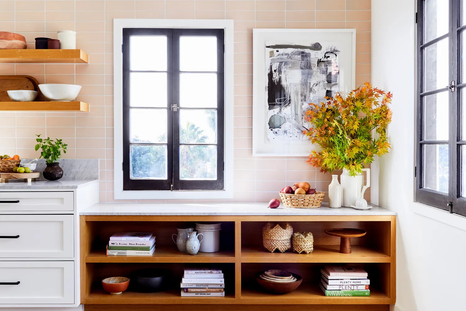 2020 img residential full rights influencer jaclyn johnson design ginny macdonald photo Sara Tramp Styling CJ Sandgren kitchen backsplash tile horizontal straight set 3x9 tumbleweed full 2 FC373285