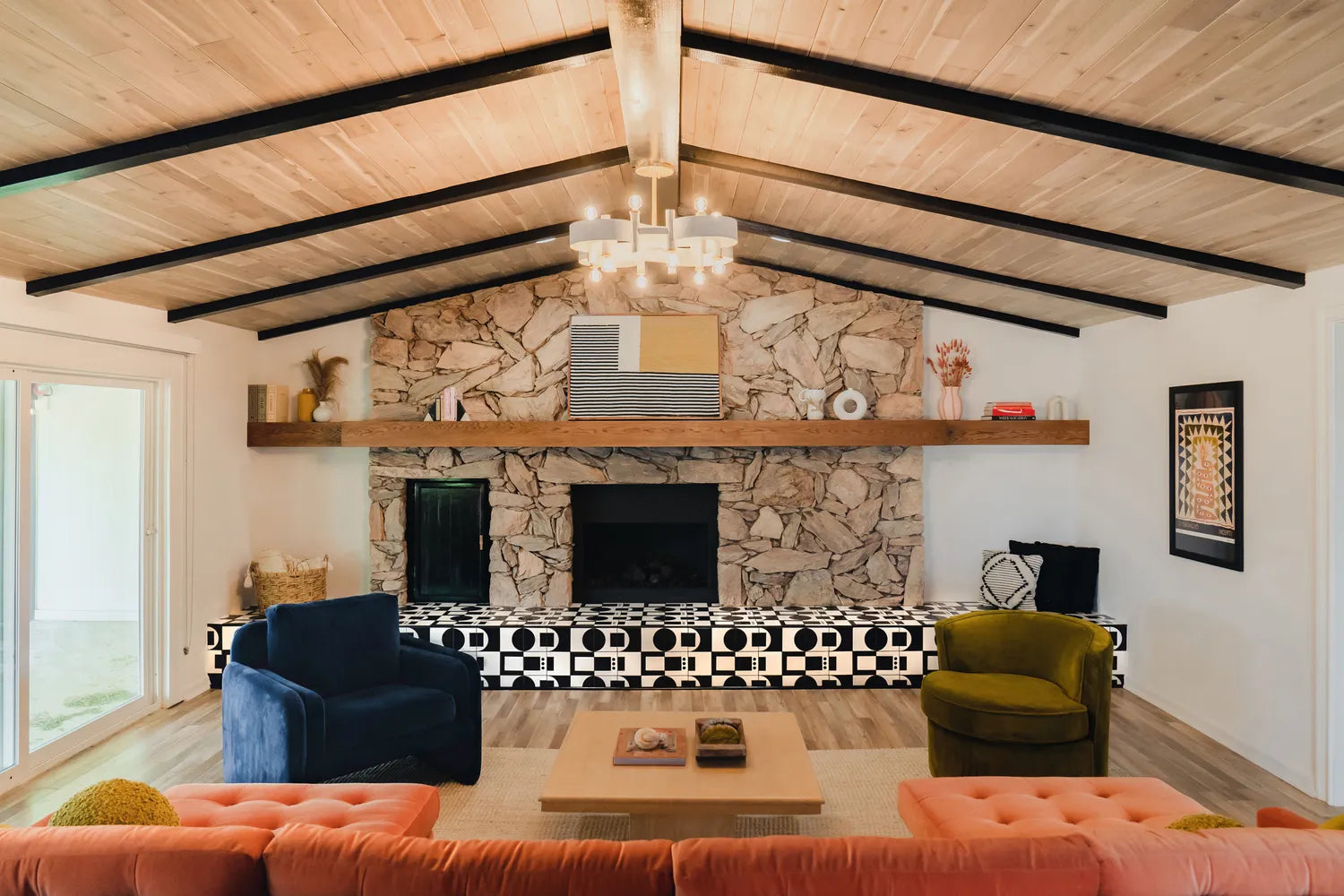 2022 IMG HI RES INFLUENCER RIGHTS RESIDENTIAL DESIGN RAE ROCKWELL STUDIO PHOTO Cole Kiburz FIREPLACE DOT DASH 1 2 4 6 7 8 CHARCOAL 6 X6 FC480012 10