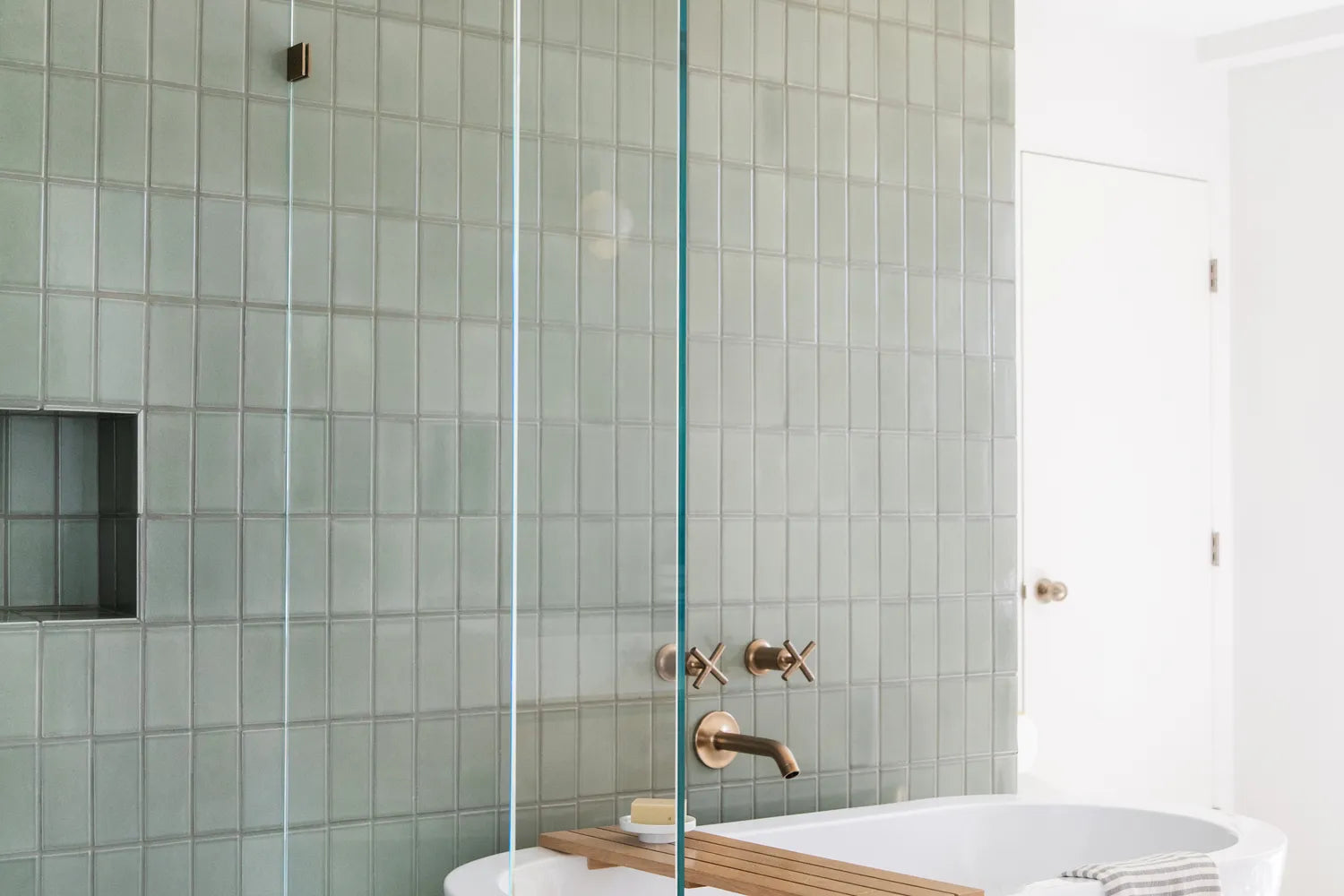 Q3 2018 Image Residential Influencer Sarah Sherman Samuel Mandy Moore Home Photo Tessa Neustadt Bathroom Wall Shower Tile Rosemary Stacked 3X6 Bathtub Surround