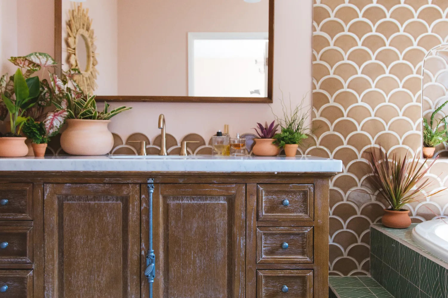 Q3 2018 Image Residential Influencer Full Rights Justina Faith Blakeney Parents Condo Masterbath Wall Tile Nutmeg Ogee Drop Floor Handpainted Summit Green Motif Vanity With Tub Surround