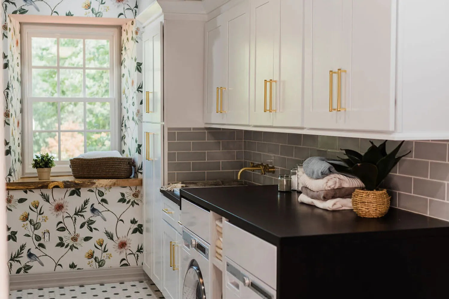 Laundry room backsplash