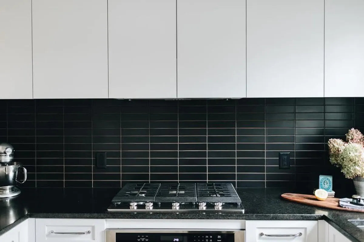 2017 Q2 Img Residential Lo Res Jennifer Jorgensen Designer Residential Kitchen Backsplash Feature Wall Ceramic Basalt 2X8 Glazed Edge Trim Straight Stack Fc188858 1