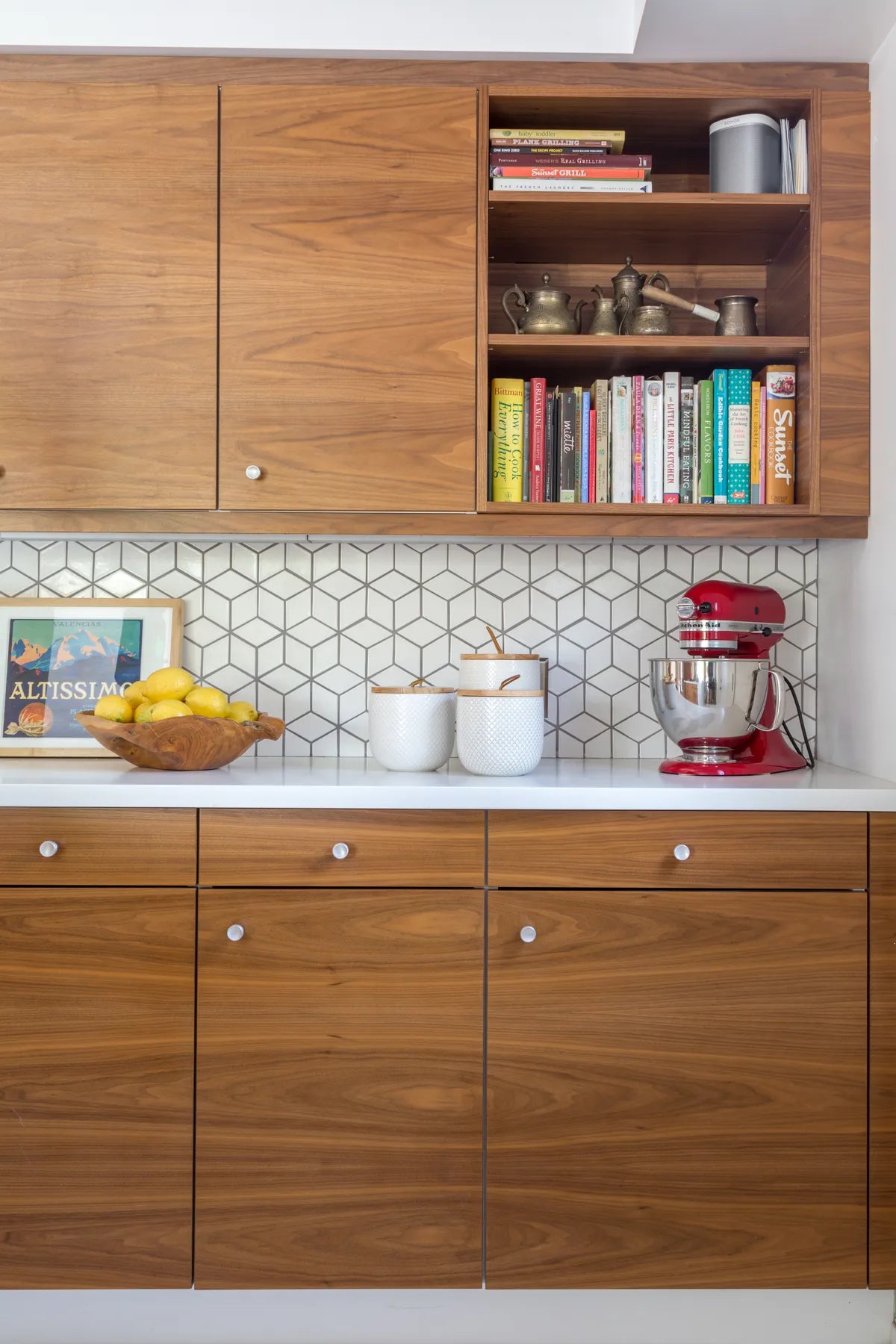 2017 Q3 Image Residential Vintage Splendor Annette Vartanian Kitchen Backsplash Tile Mosaics Small Diamonds Escher White Gloss Close Up