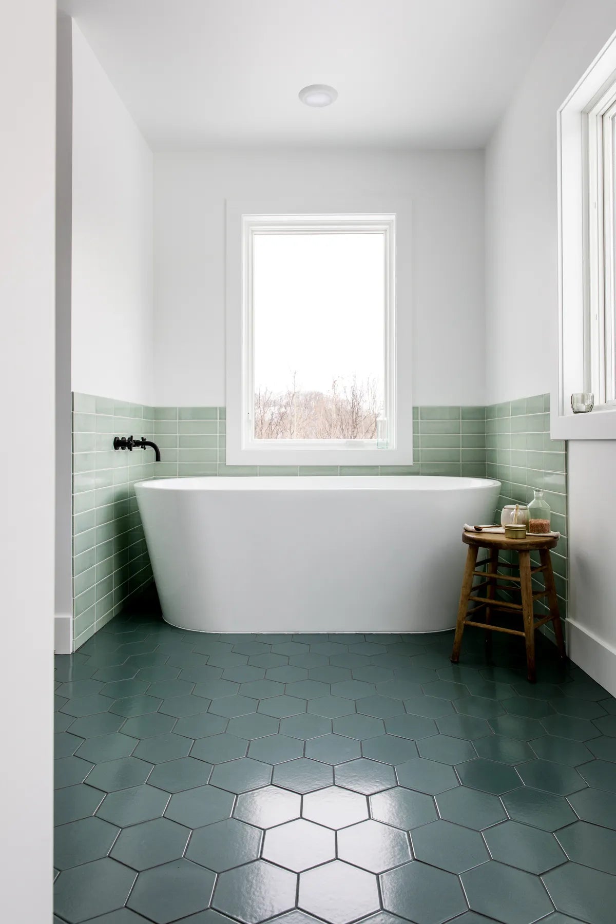 2018 Q1 Image Residential Influencer Fresh Exchange Master Bathroom Tile Floor Flagstone Hexagon 6 Wall Salton Sea 3X9 Straight Set With Tub Surround Full