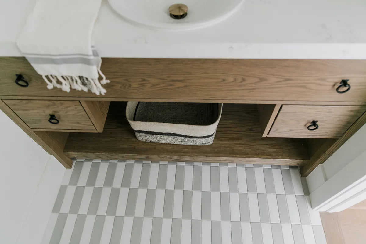 2018 Q1 Image Residential Influencer Becki Owens Spec House Bathroom Floor Tile Foundations 2X6 Straight Set White Wash French Linen 3