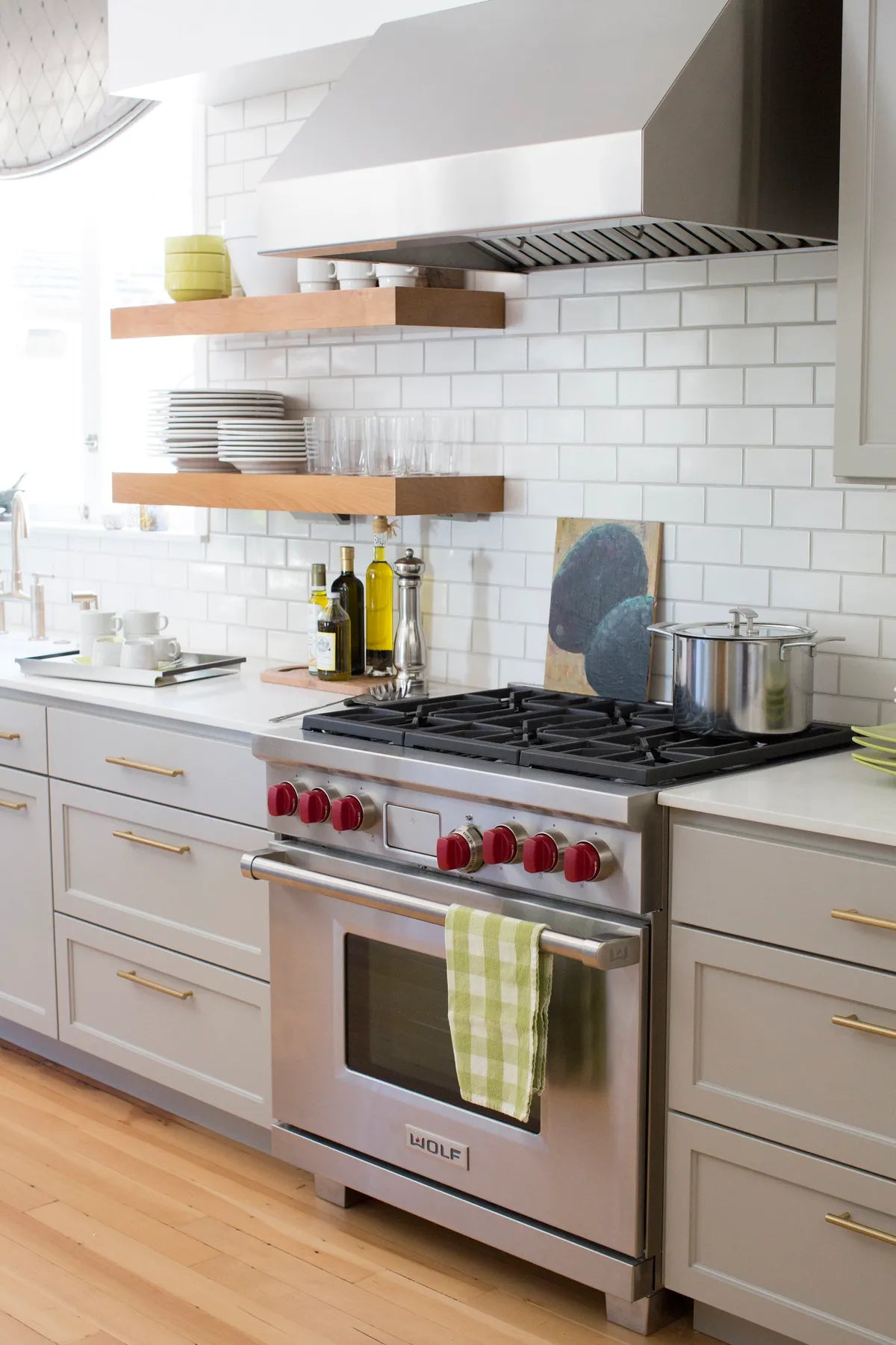 2018 Q2 Image Residential Turlock Showhouse Carnegie Arts Designer Jeani Ferrari Photographer Michelle Drewes Kitchen Backsplash Tile Foundations 3X6 Tusk Stove Detail 2