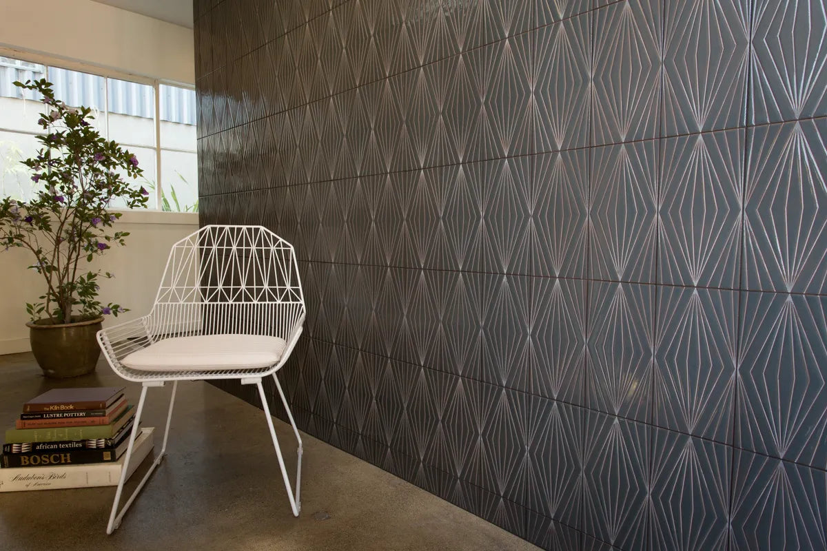 Dark Motif Diamond Contour