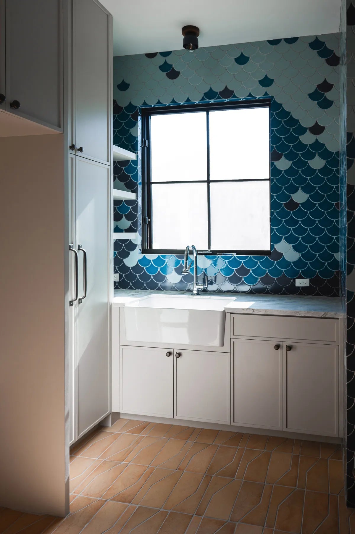 Eclectic blue scallop laundry tile 8