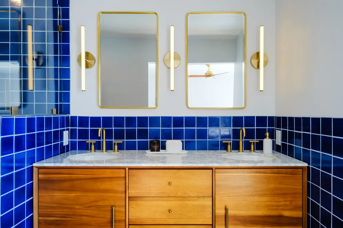 Tradtional bathroom blue tile 1