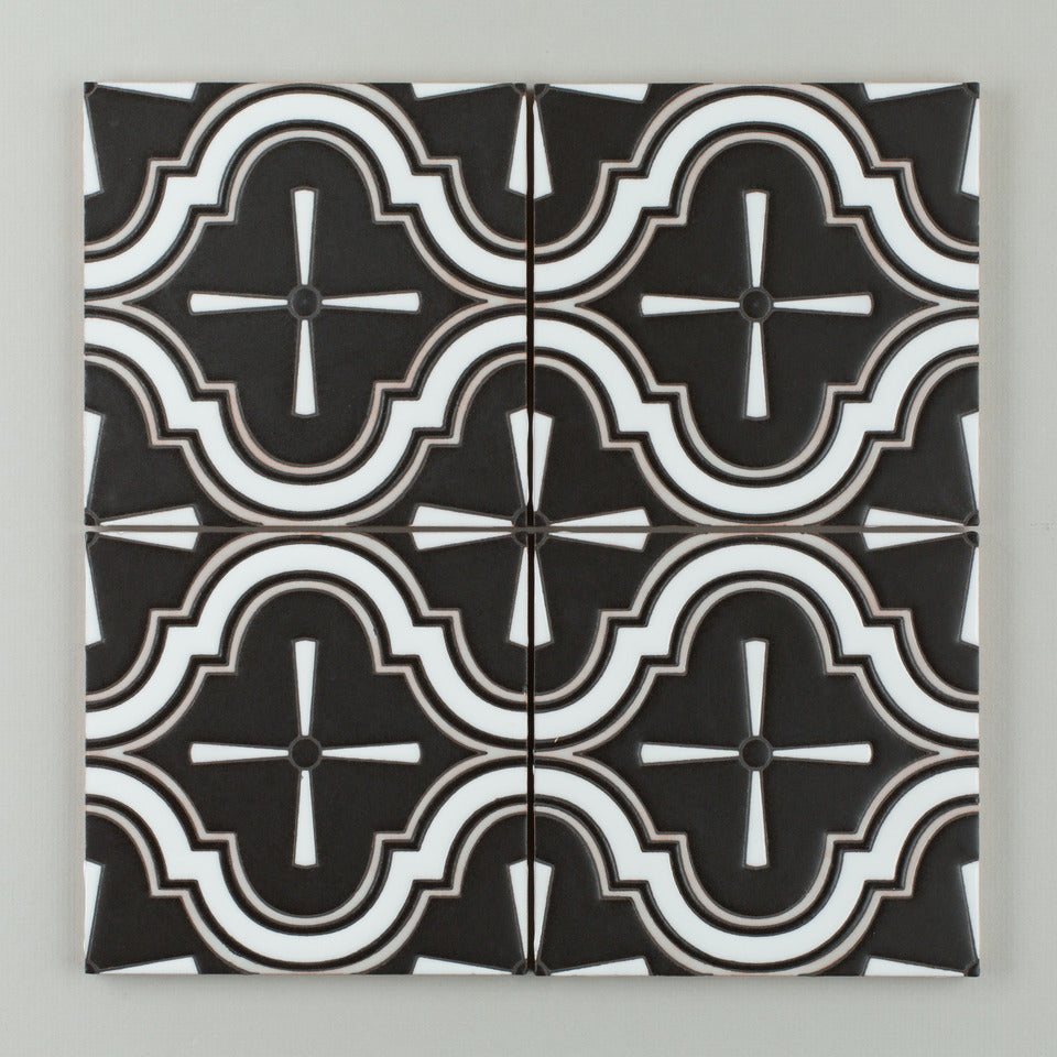 6x6 Handpainted Tile Sanxenxo in Black & White Motif