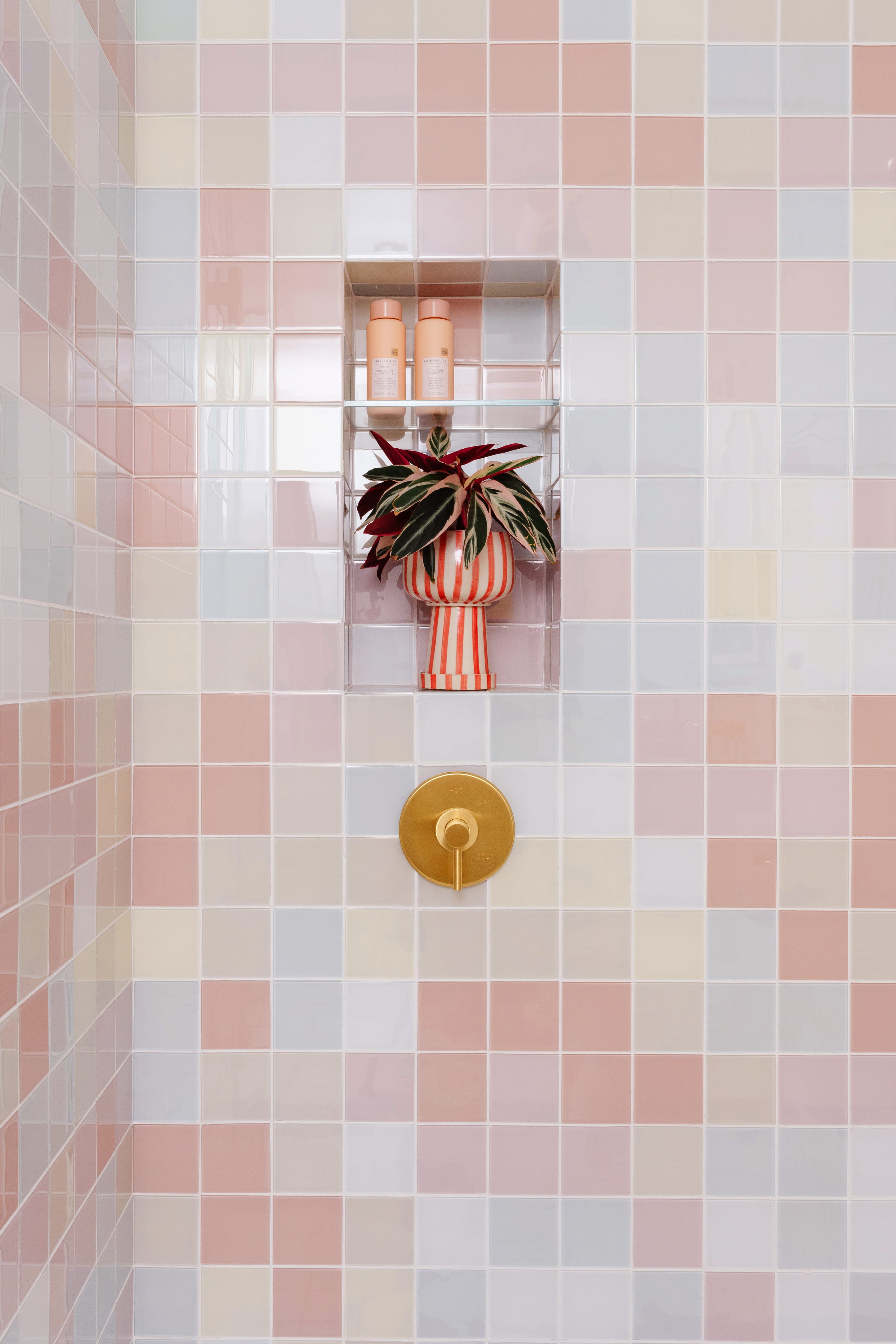 Quick Ship 4x4 Glass Tile in Dove Gloss