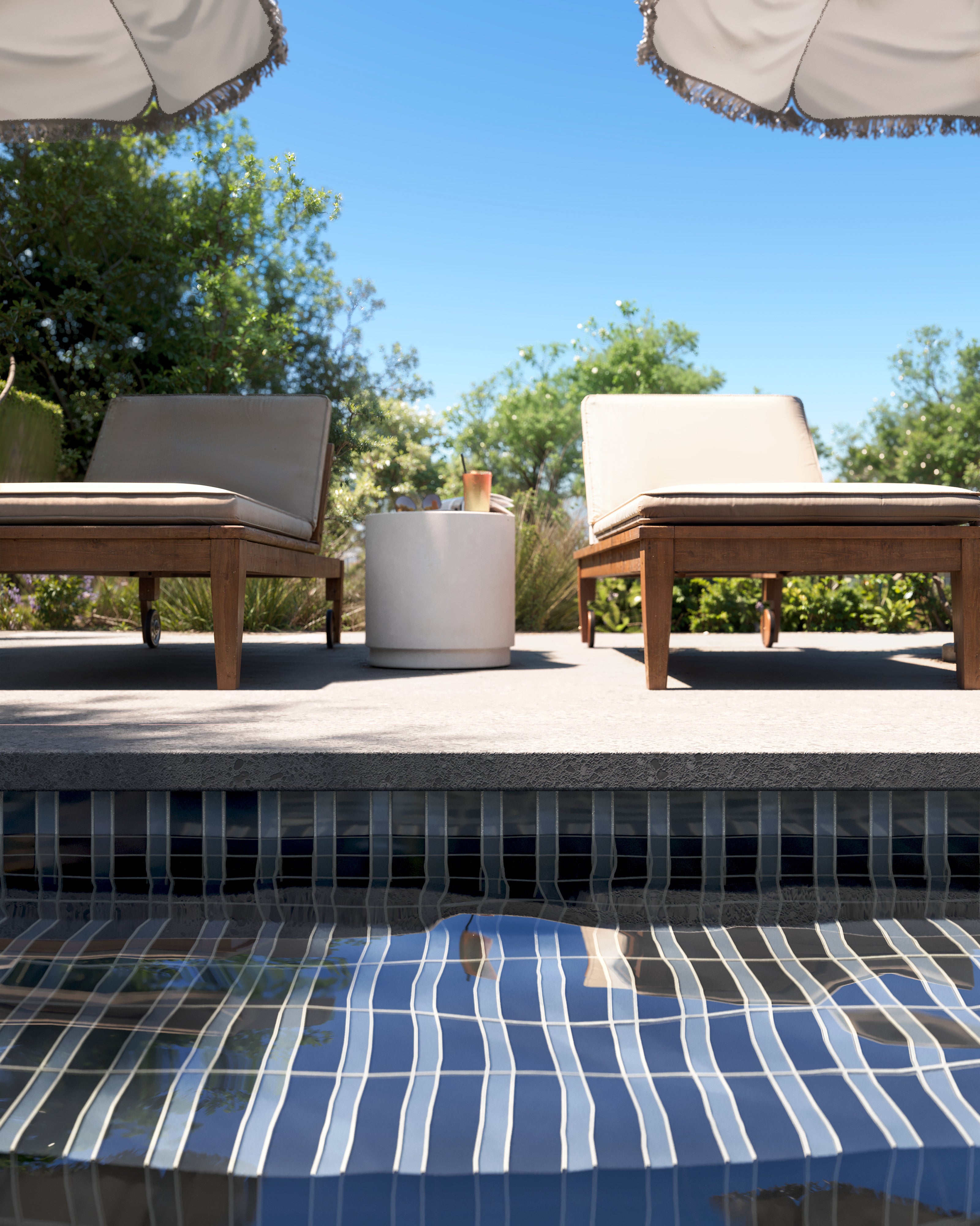 1x6 Straight Set Sheeted Glass Mosaic Tile in Pinyon Jay Gloss