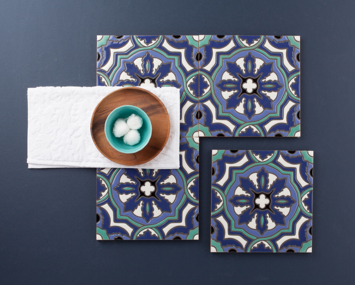 8x8 Handpainted Tile Valencia in Cool Motif
