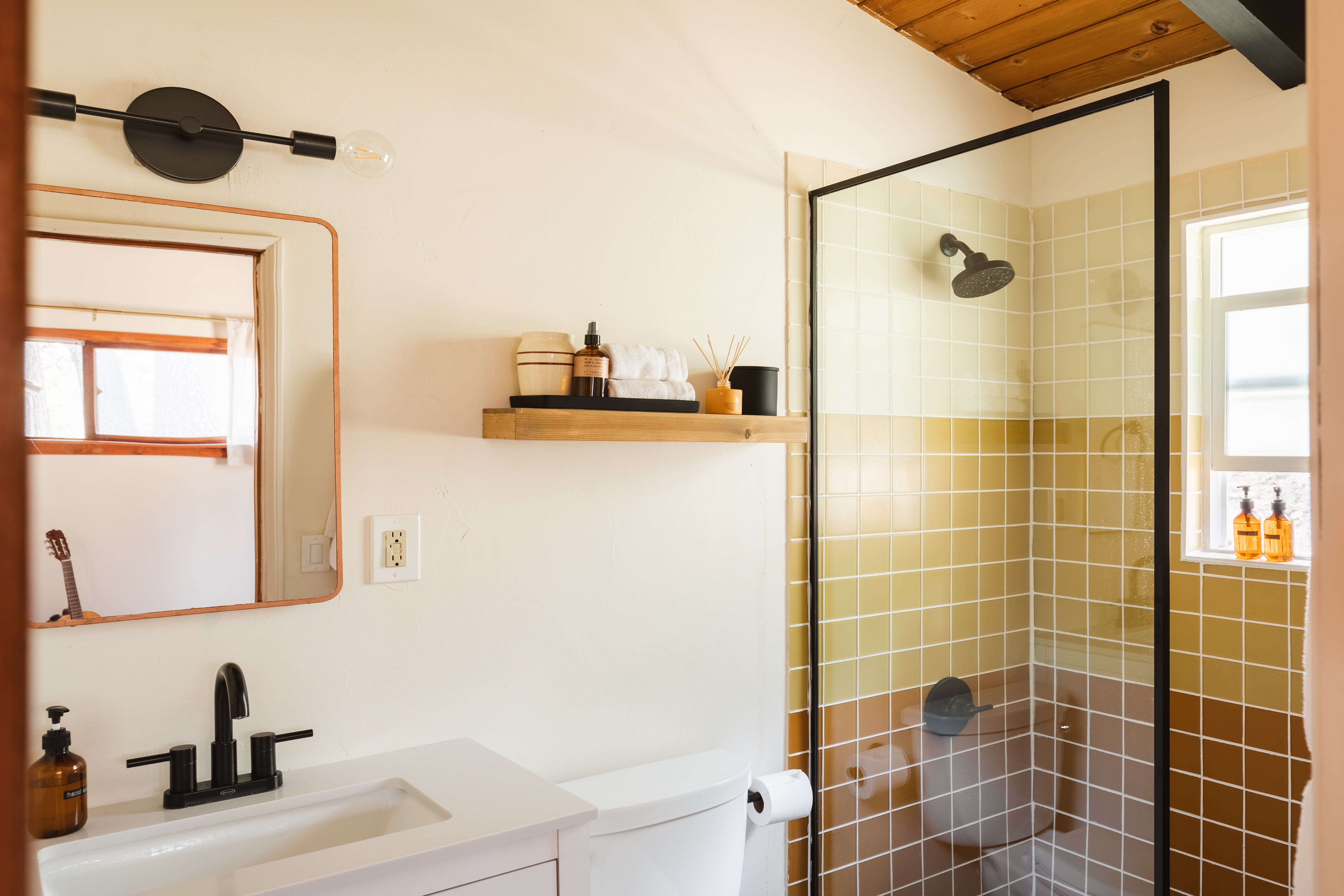 4x4 Glass Tile in Chickadee Matte