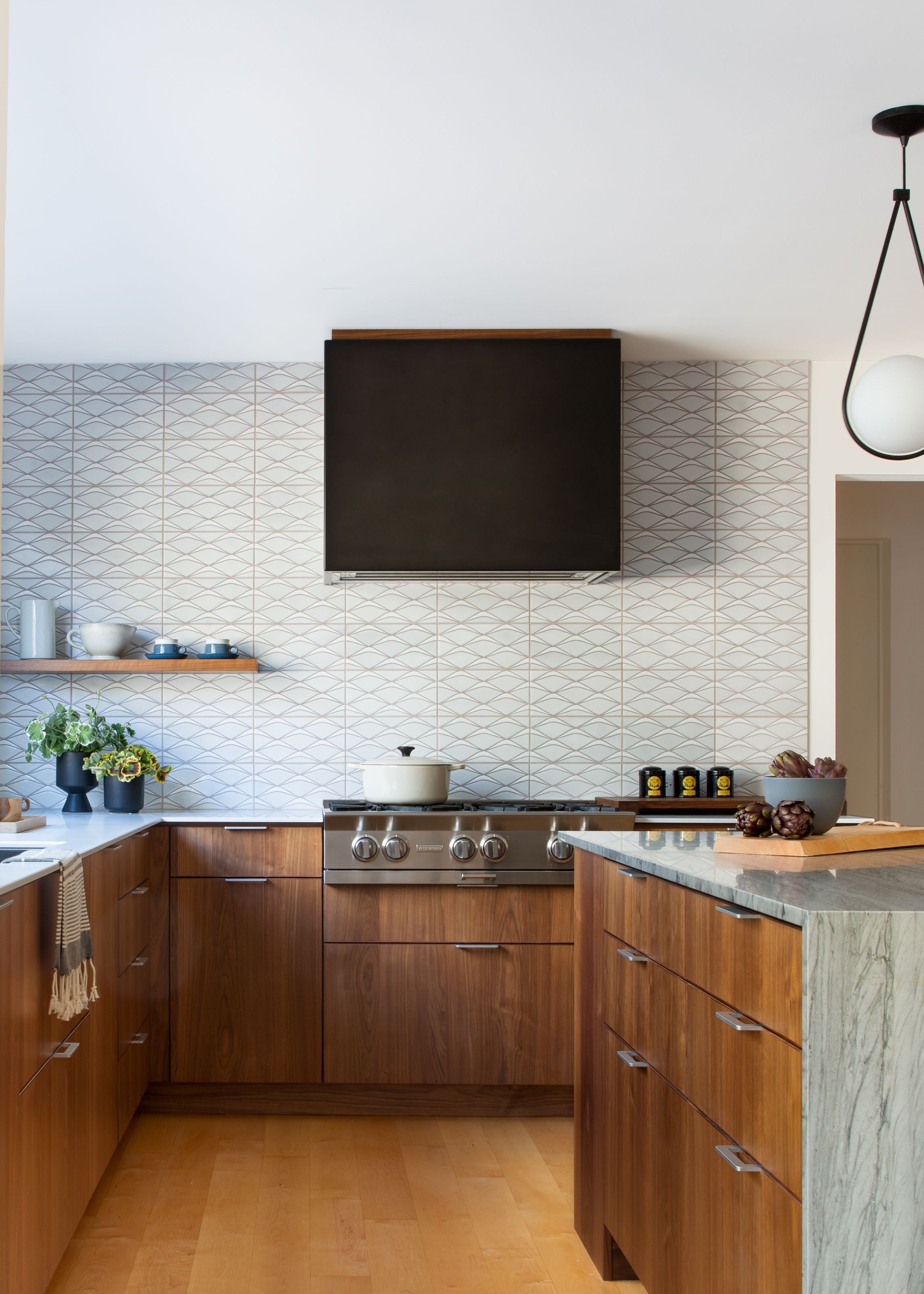 6x12 Handpainted Tile Uni Mountain in White Motif