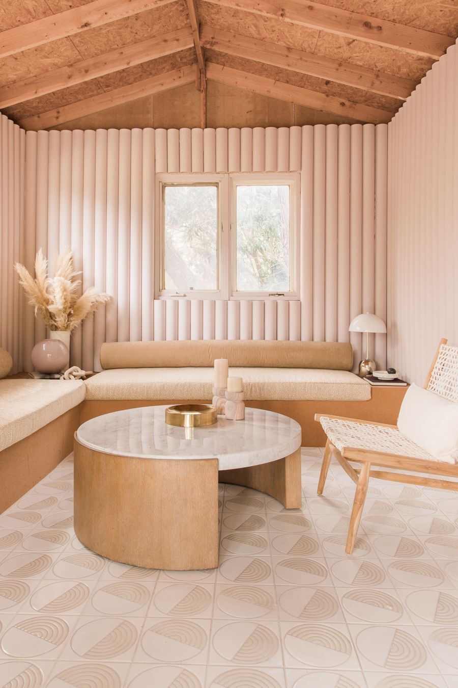 8x8 Handpainted Tile Aerial in White Motif