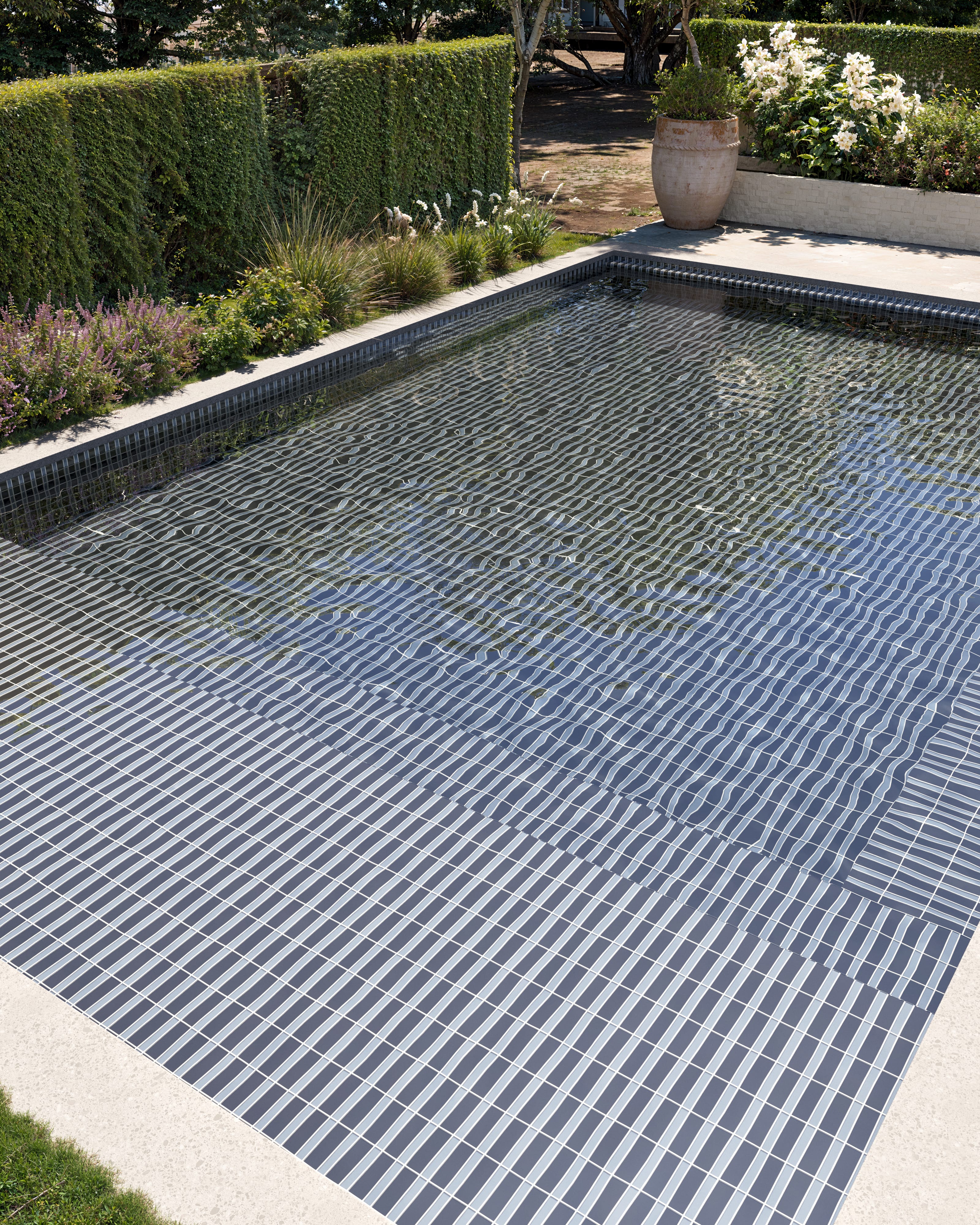 1x6 Straight Set Sheeted Glass Mosaic Tile in Pinyon Jay Gloss