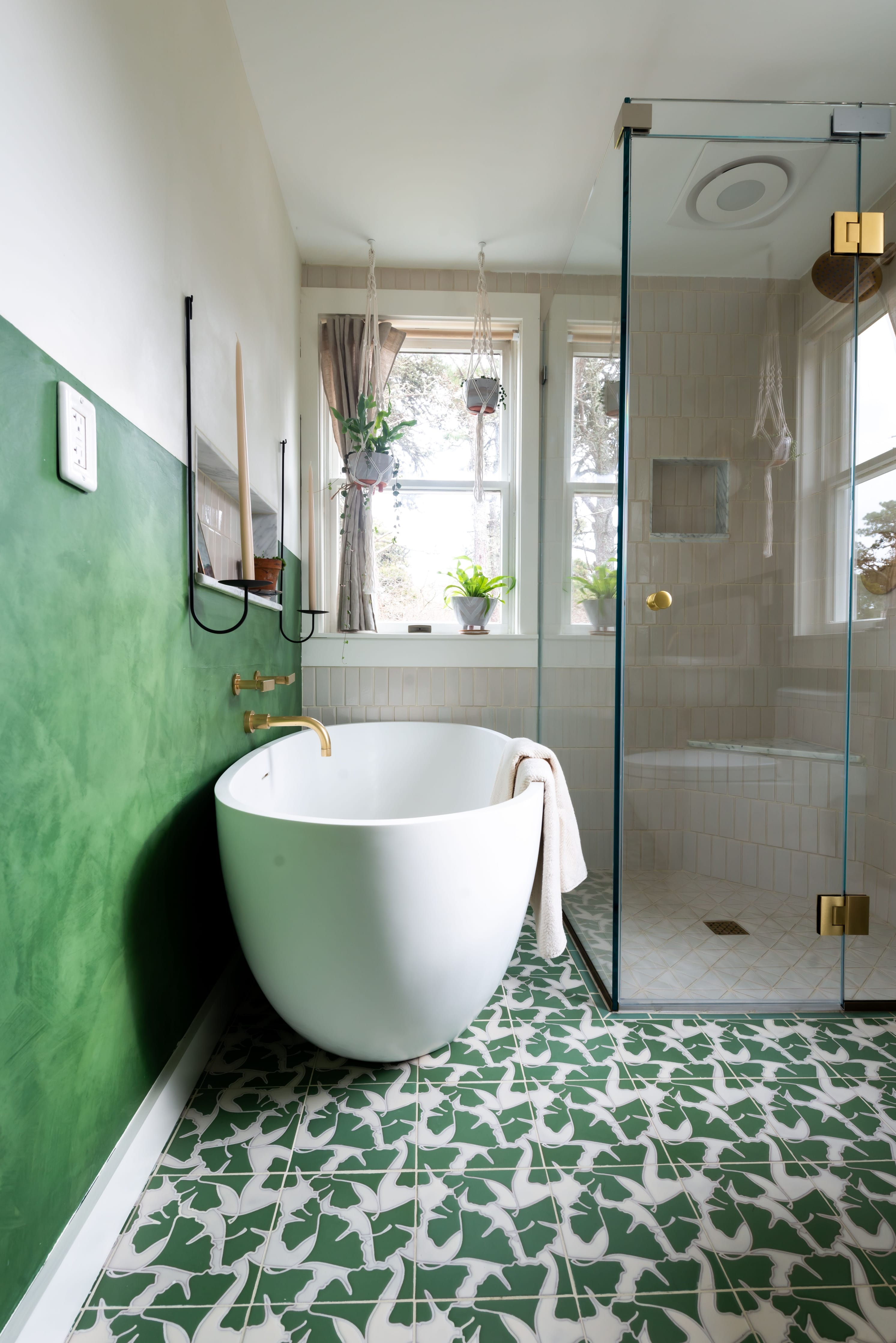 8x8 Handpainted Tile Gingko in Green Motif
