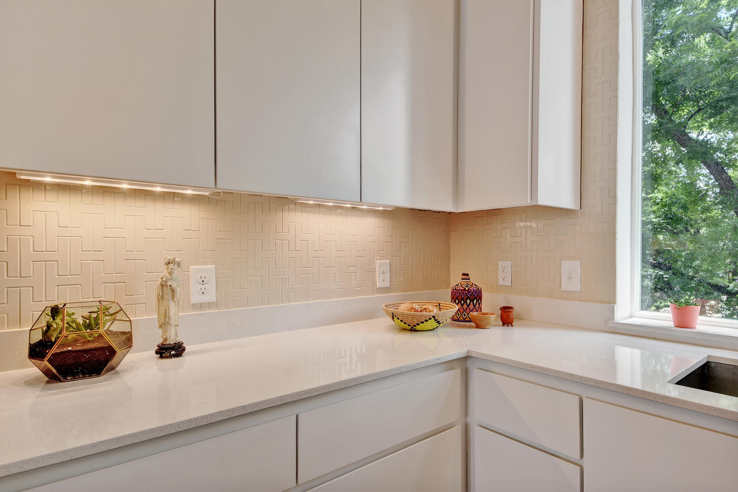 Chaine Homme Original Ceramic Tile in Ivory Gloss