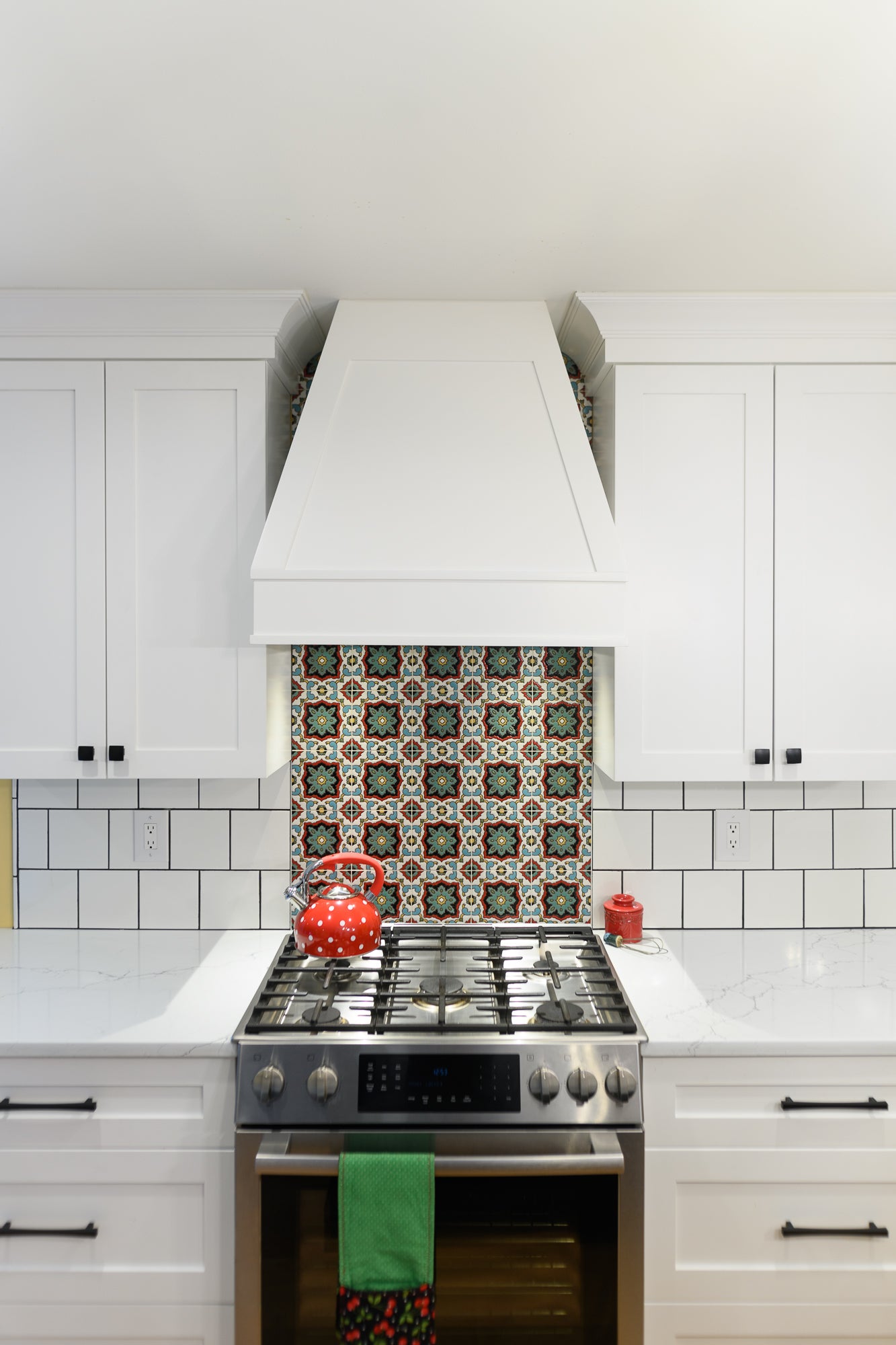 6x6 Handpainted Tile San Sebastian in Warm Motif