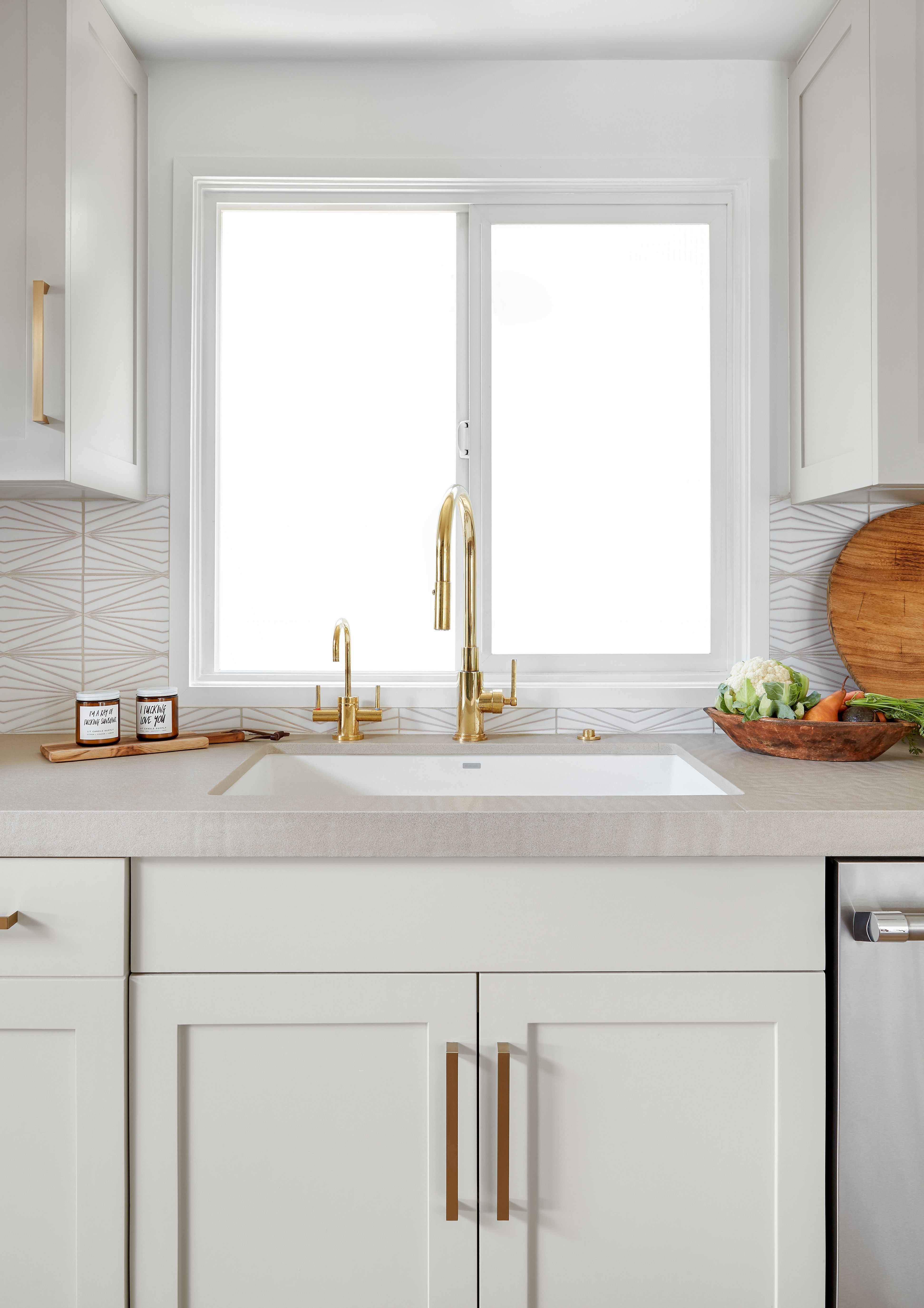 6x12 Handpainted Tile Diamond Contour in White Motif