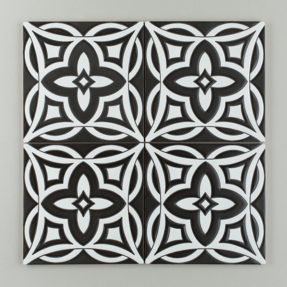 8x8 Handpainted Tile Malta in Black & White Motif