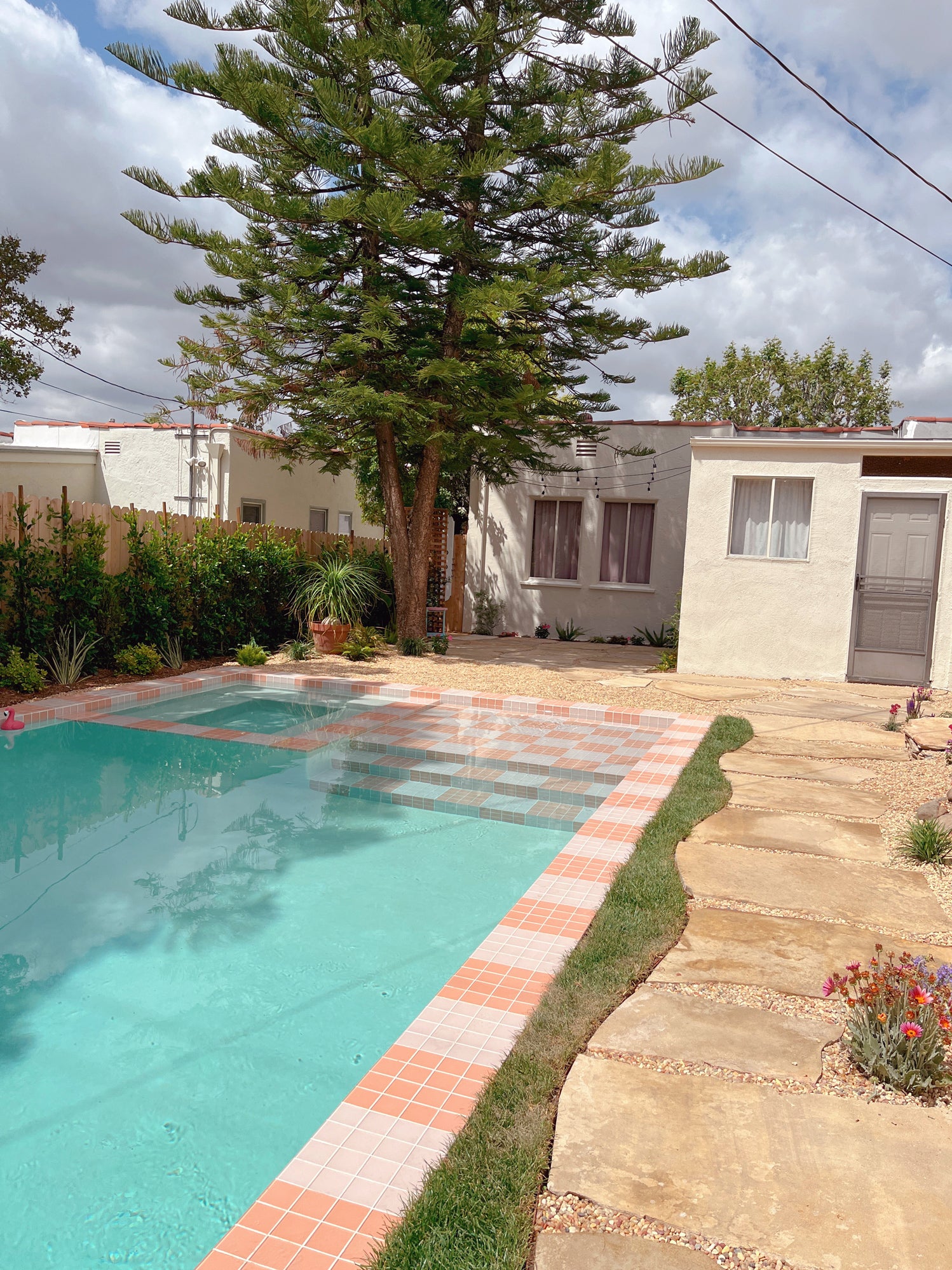 3x3 Straight Set Sheeted Glass Mosaic Tile in Carolina Wren Matte