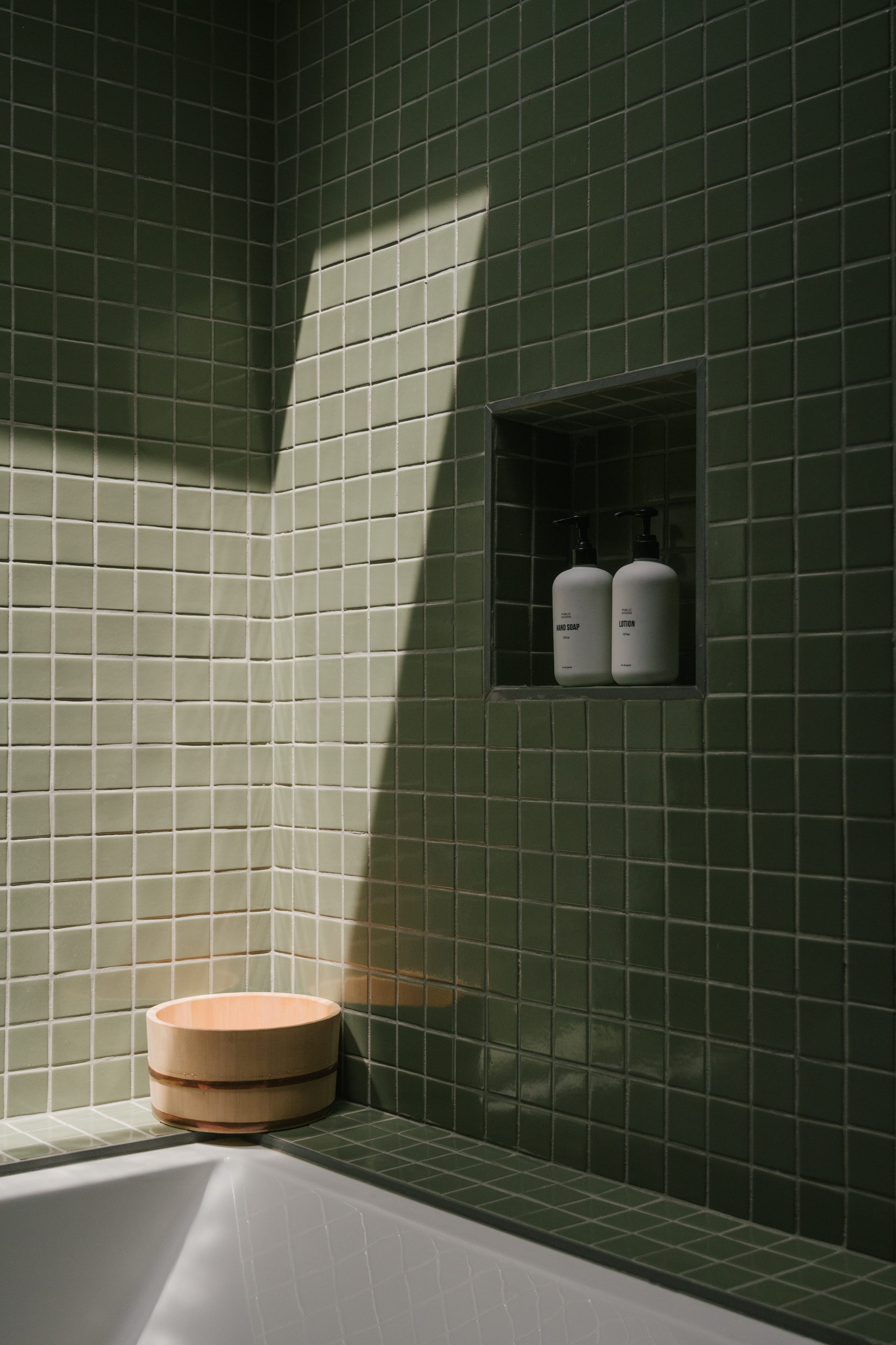 2x2 Straight Set Sheeted Original Ceramic Mosaic Tile in Peabody Gloss