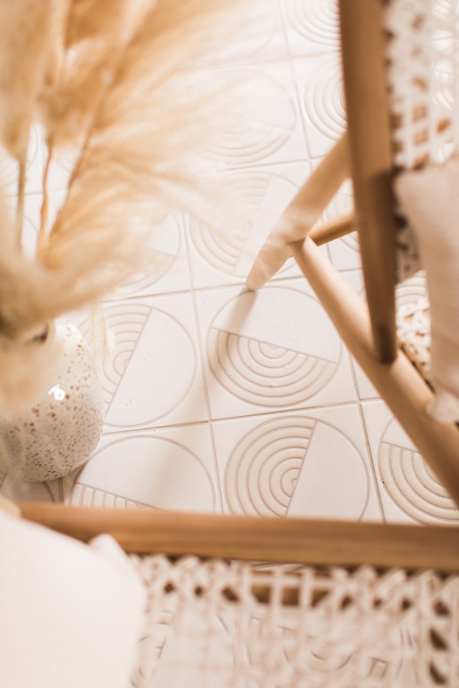 8x8 Handpainted Tile Aerial in White Motif