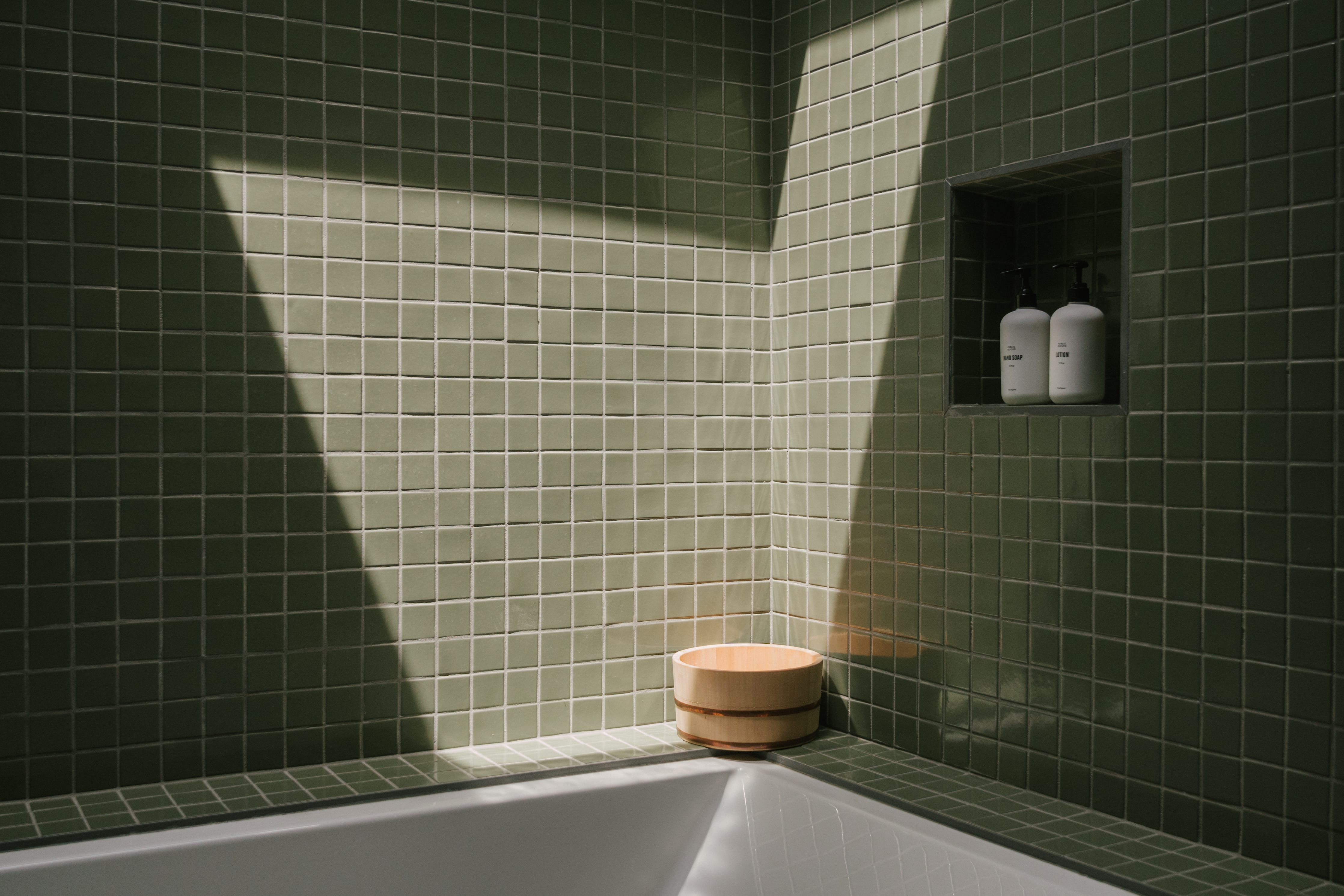 2x2 Straight Set Sheeted Original Ceramic Mosaic Tile in Peabody Gloss