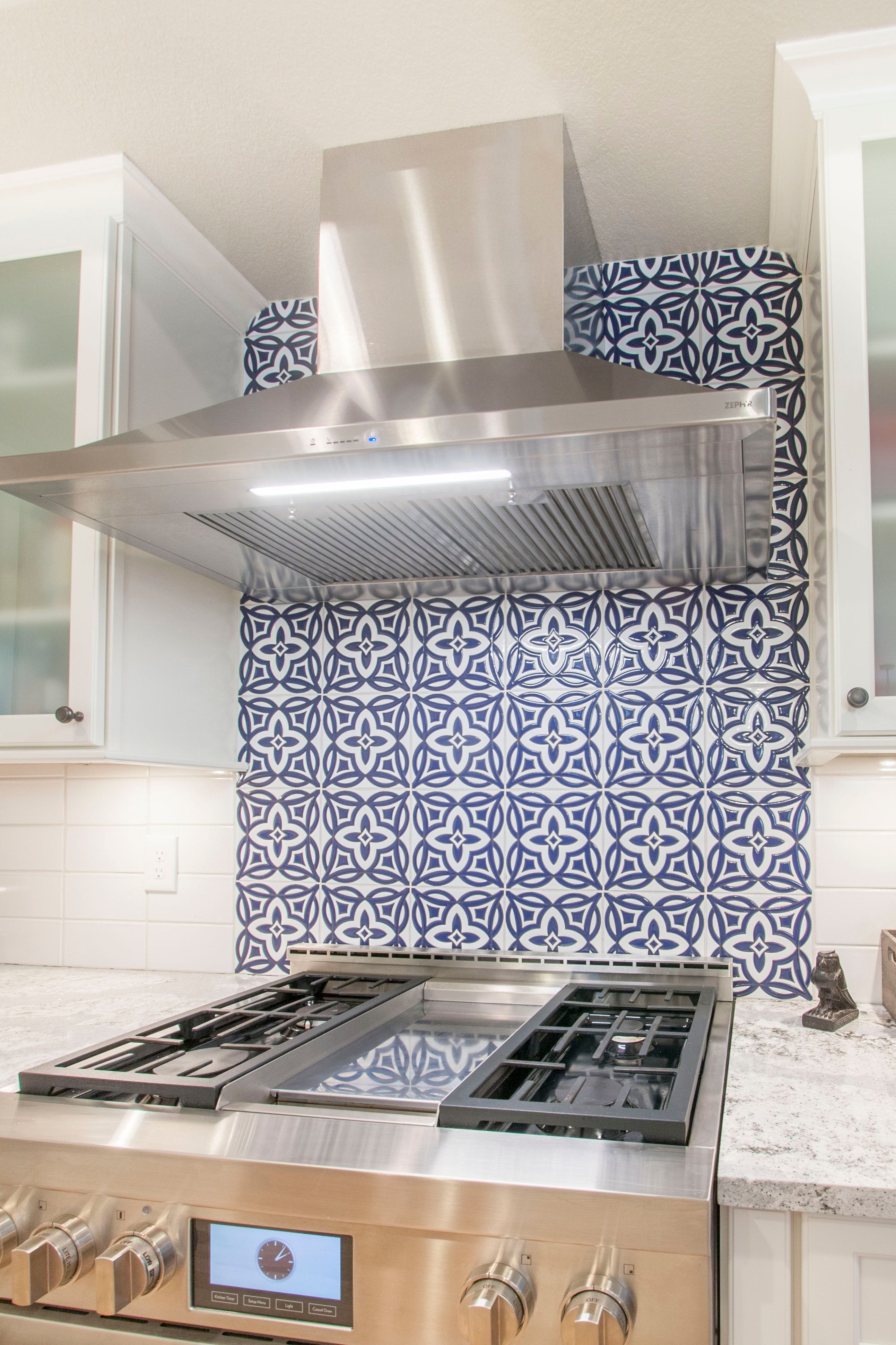 8x8 Handpainted Tile Malta in Cool Motif