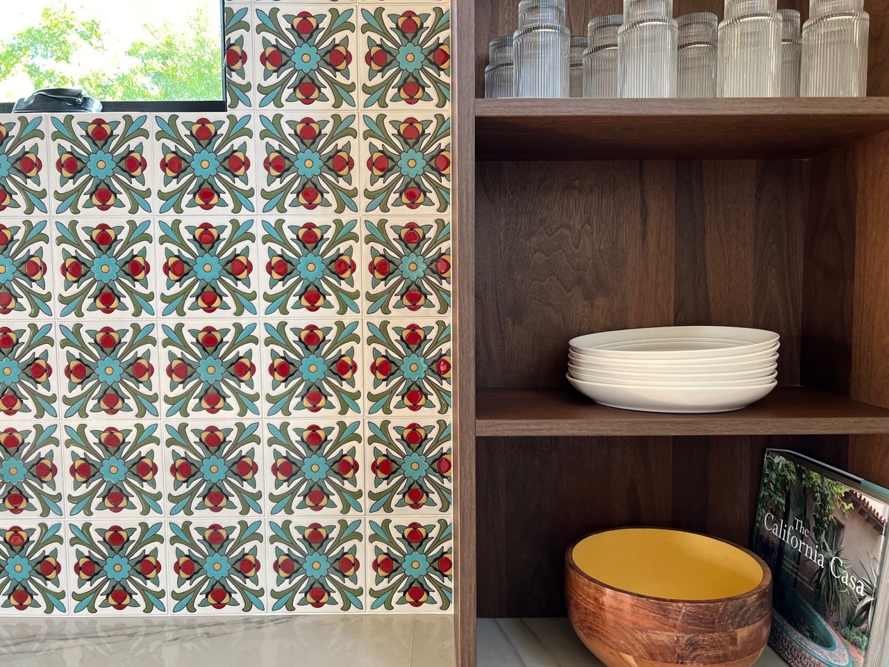 6x6 Handpainted Tile Santiago in Warm Motif