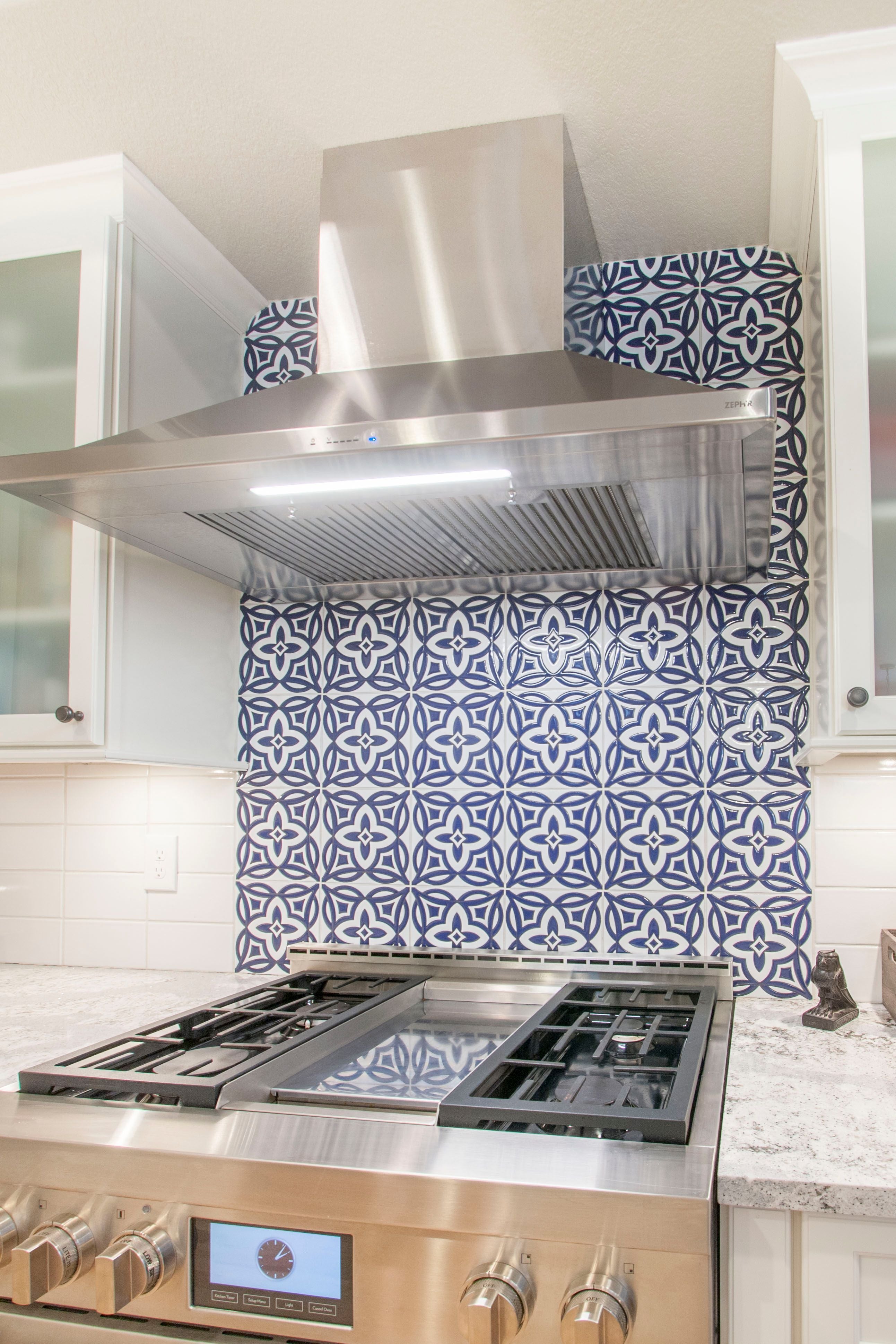 8x8 Handpainted Tile Malta in Cool Motif