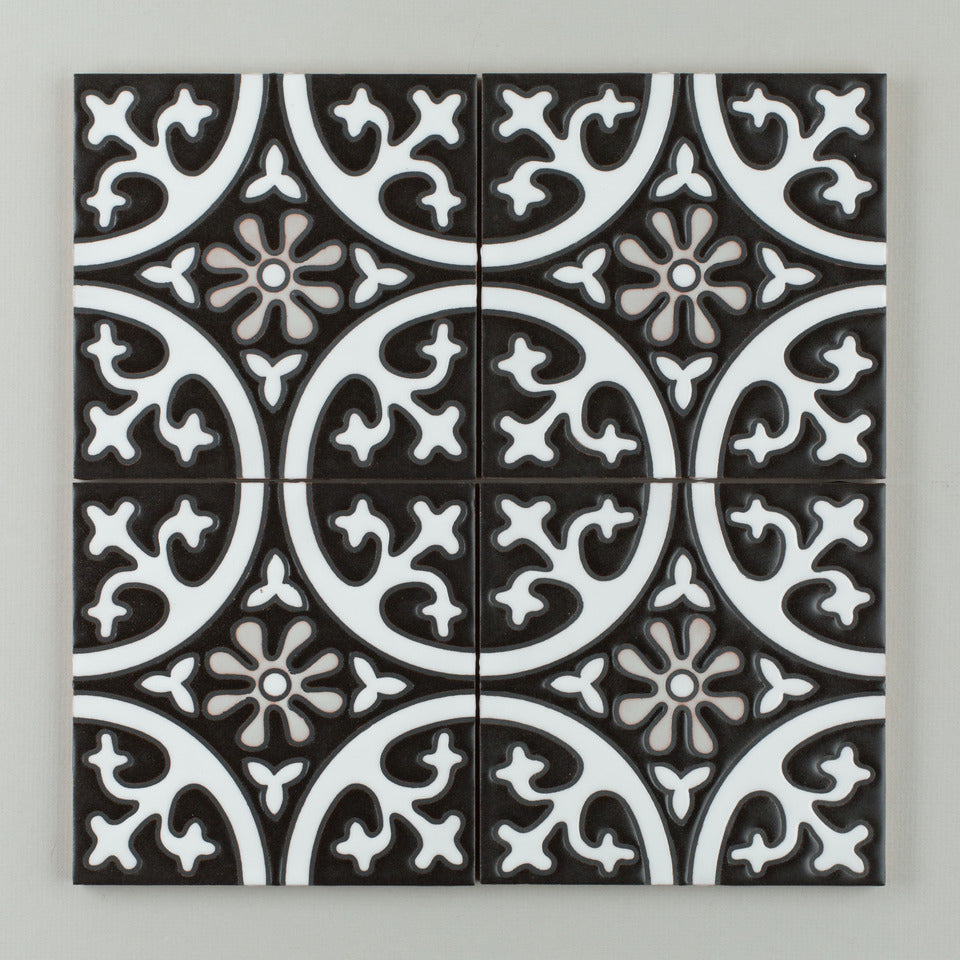 6x6 Handpainted Tile Lugo in Black & White Motif