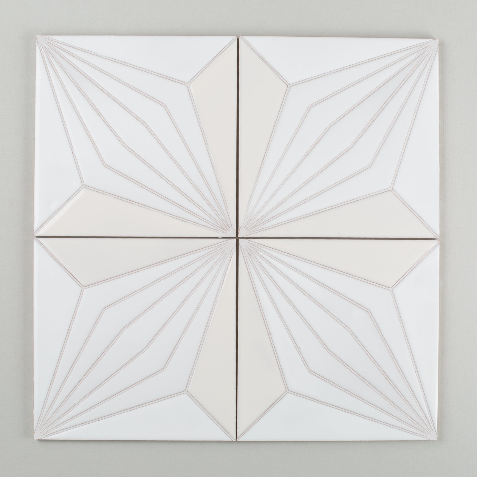 8x8 Handpainted Tile Palmera in White Motif