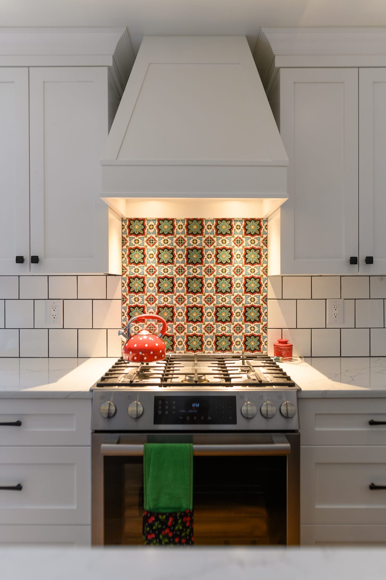 6x6 Handpainted Tile San Sebastian in Warm Motif