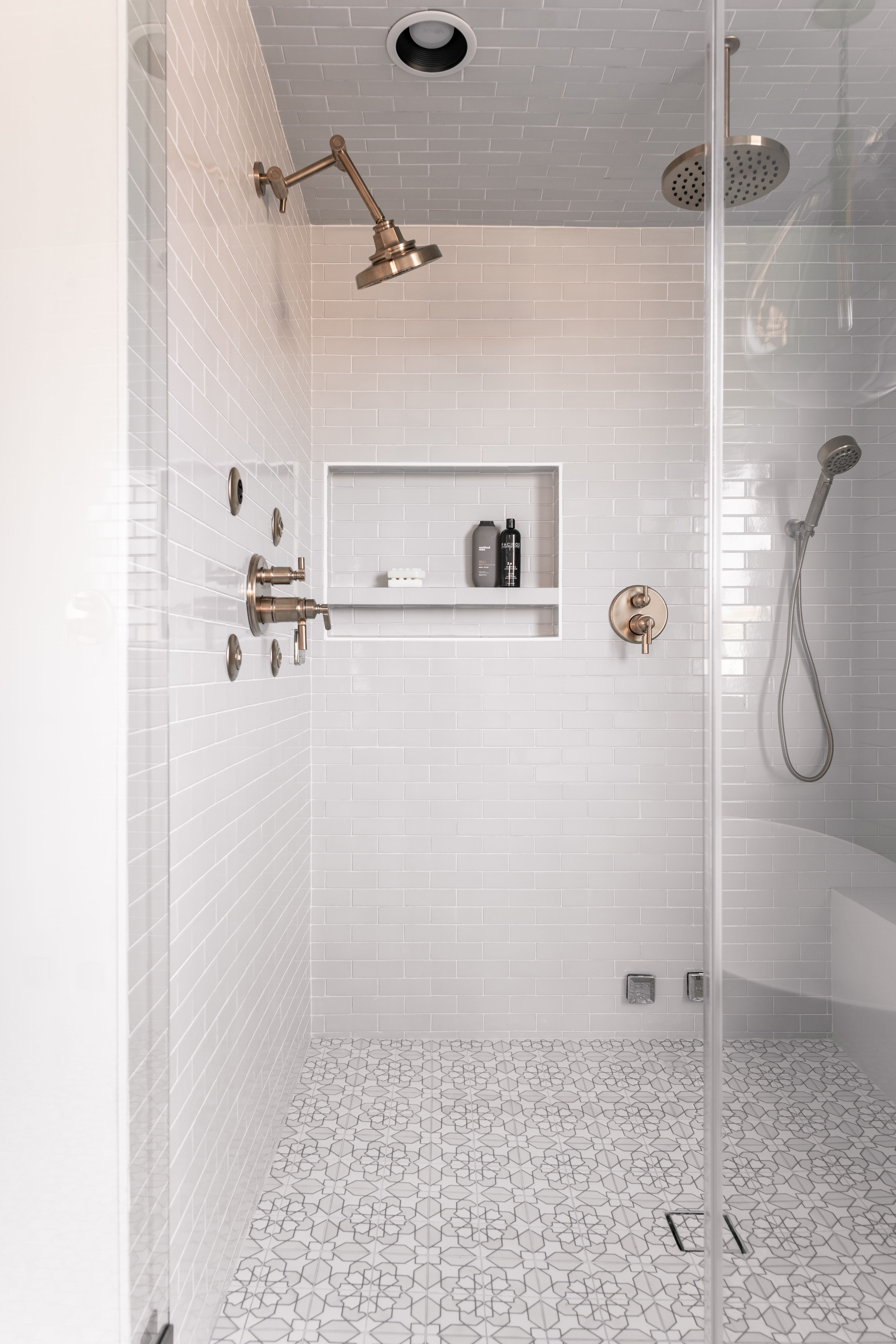 8x8 Handpainted Tile Sintra in Neutral Motif