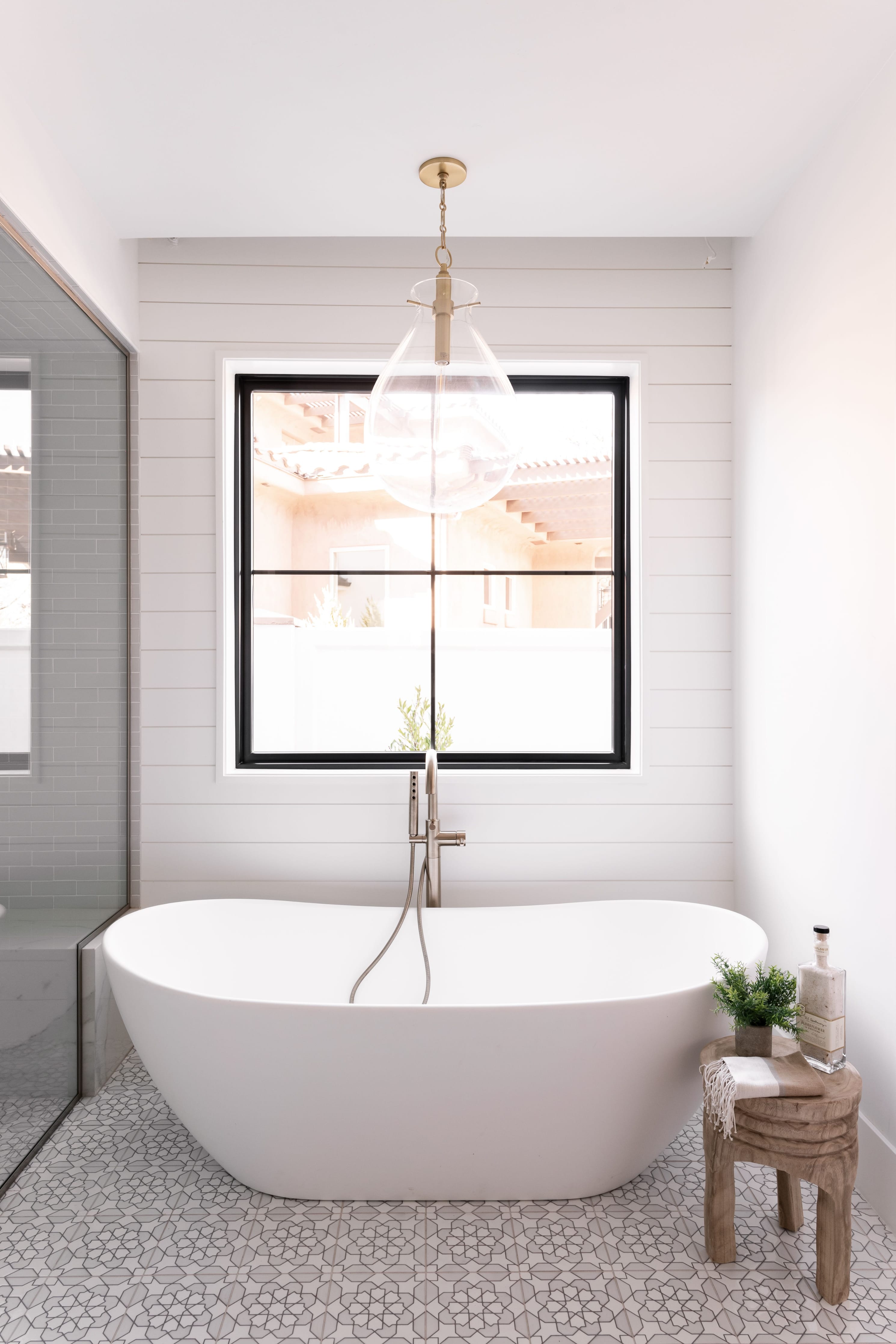 8x8 Handpainted Tile Sintra in Neutral Motif