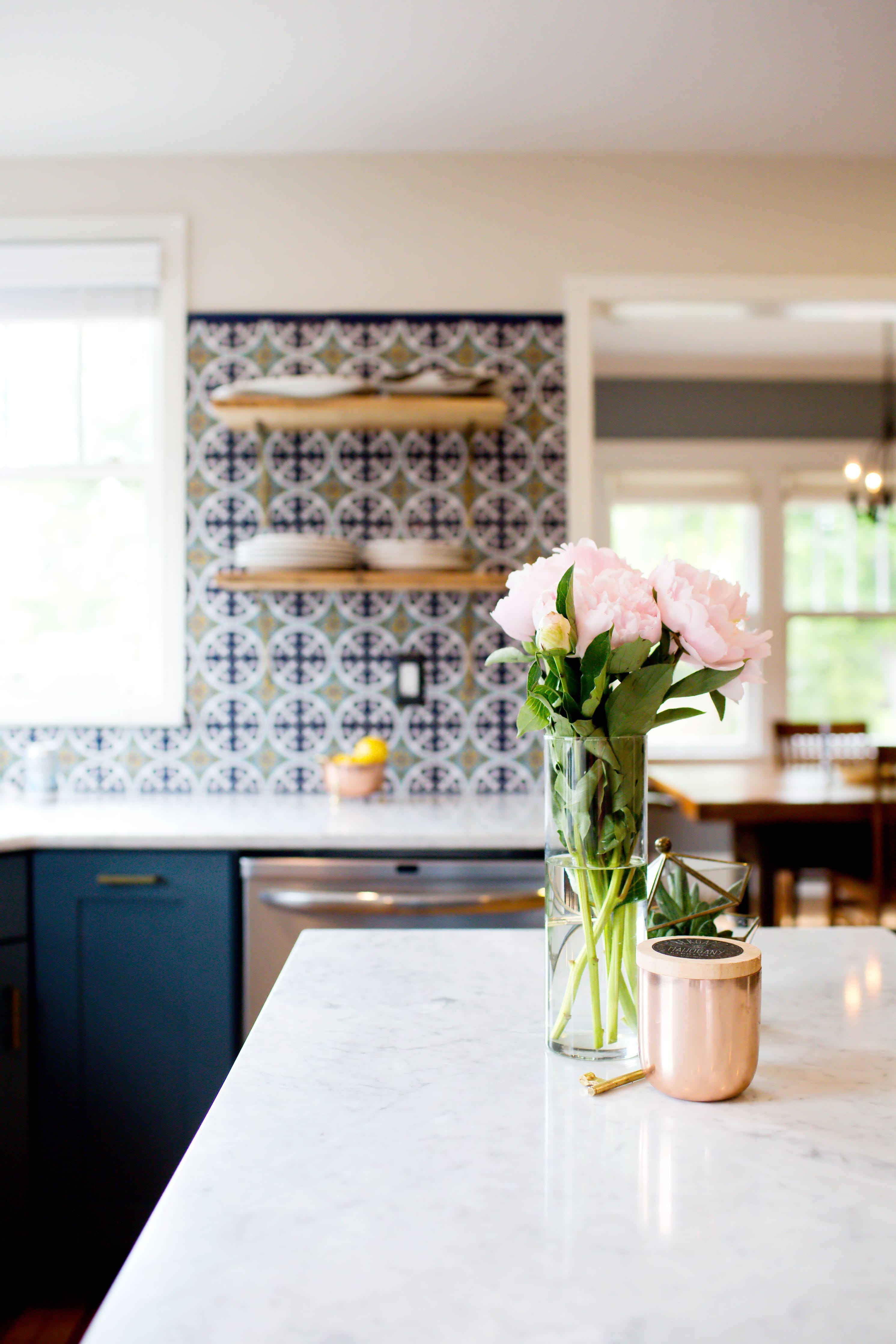 6x6 Handpainted Tile Lugo in Cool Motif