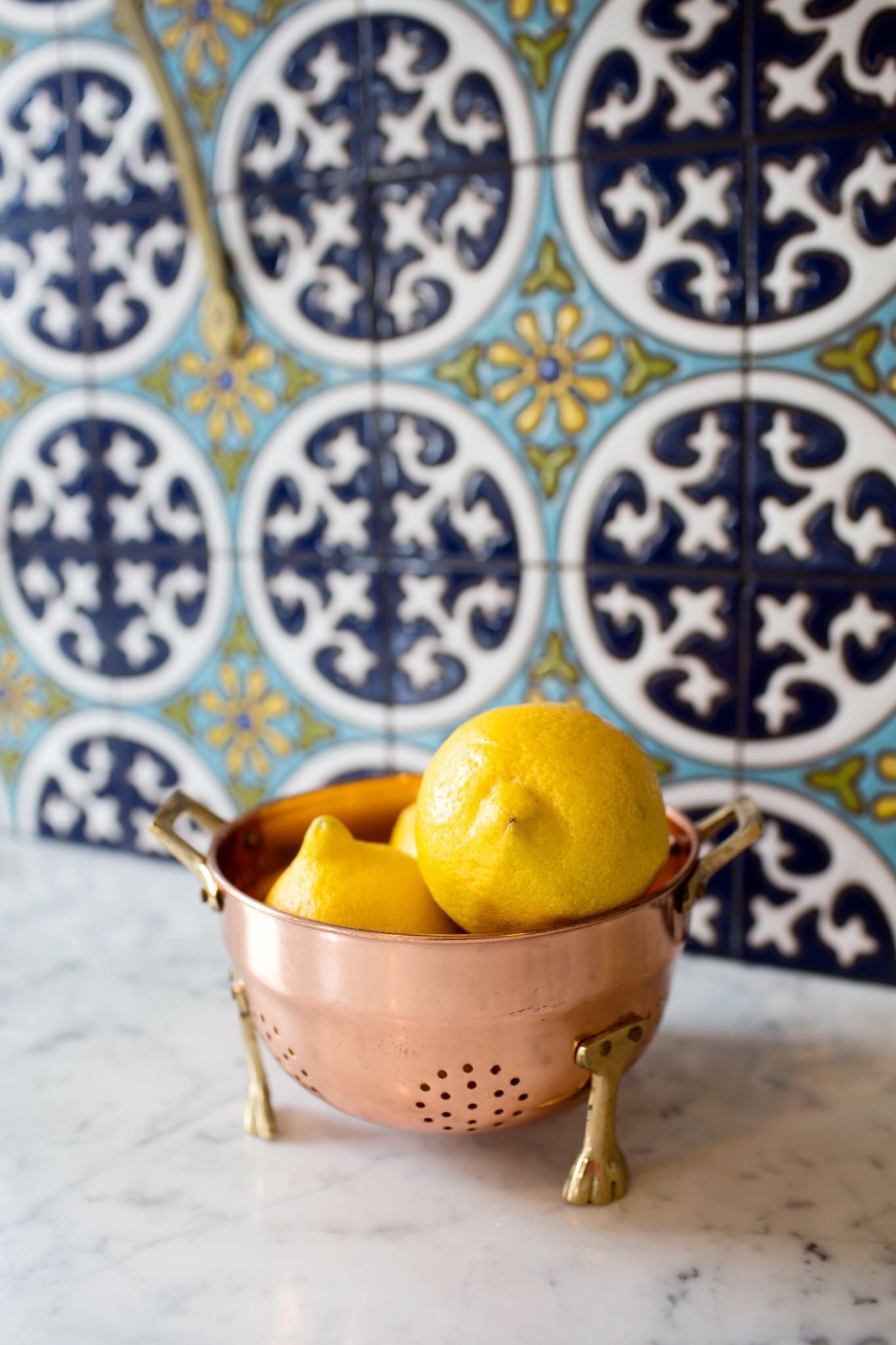 6x6 Handpainted Tile Lugo in Cool Motif