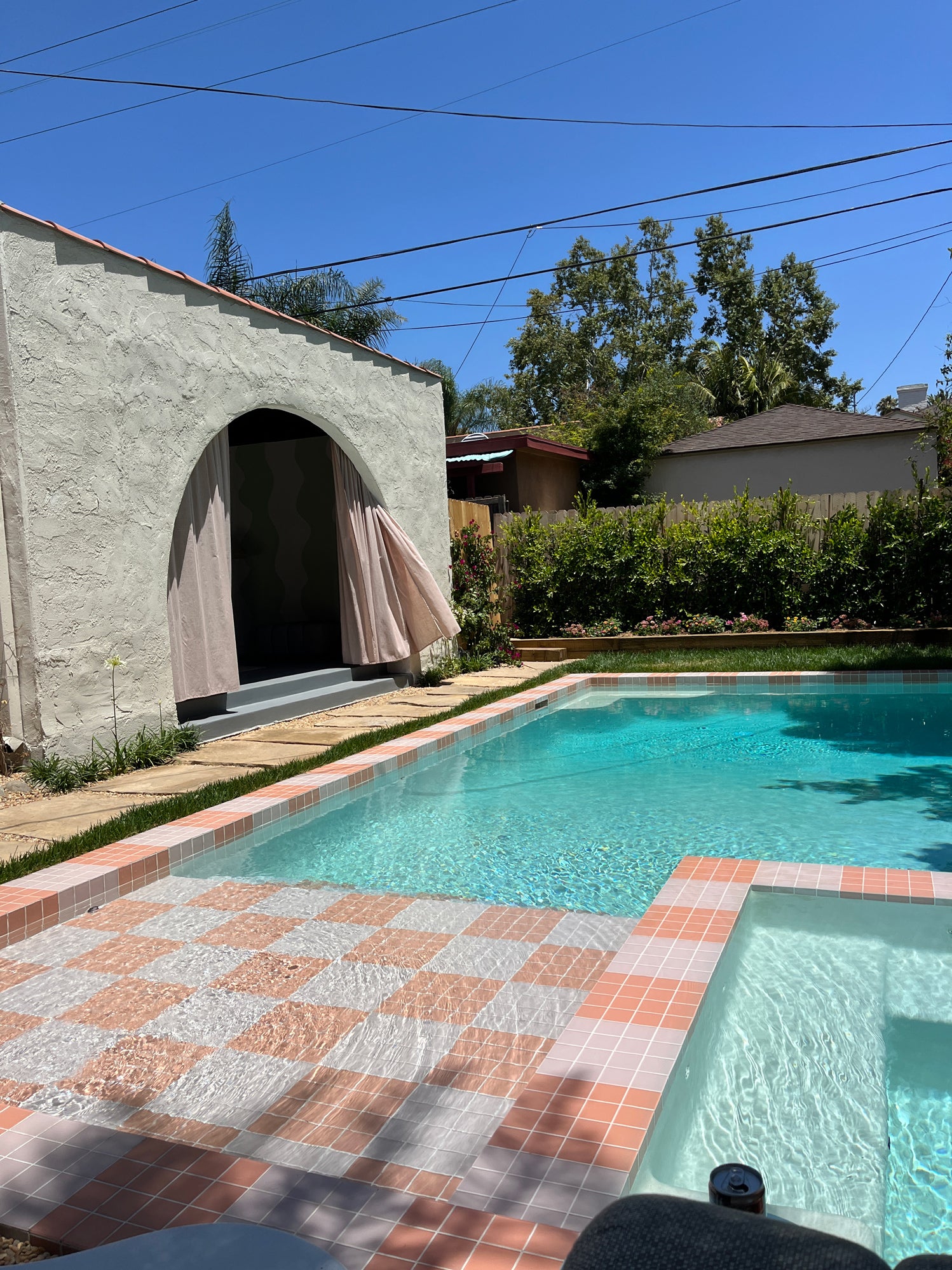 3x3 Straight Set Sheeted Glass Mosaic Tile in Carolina Wren Matte