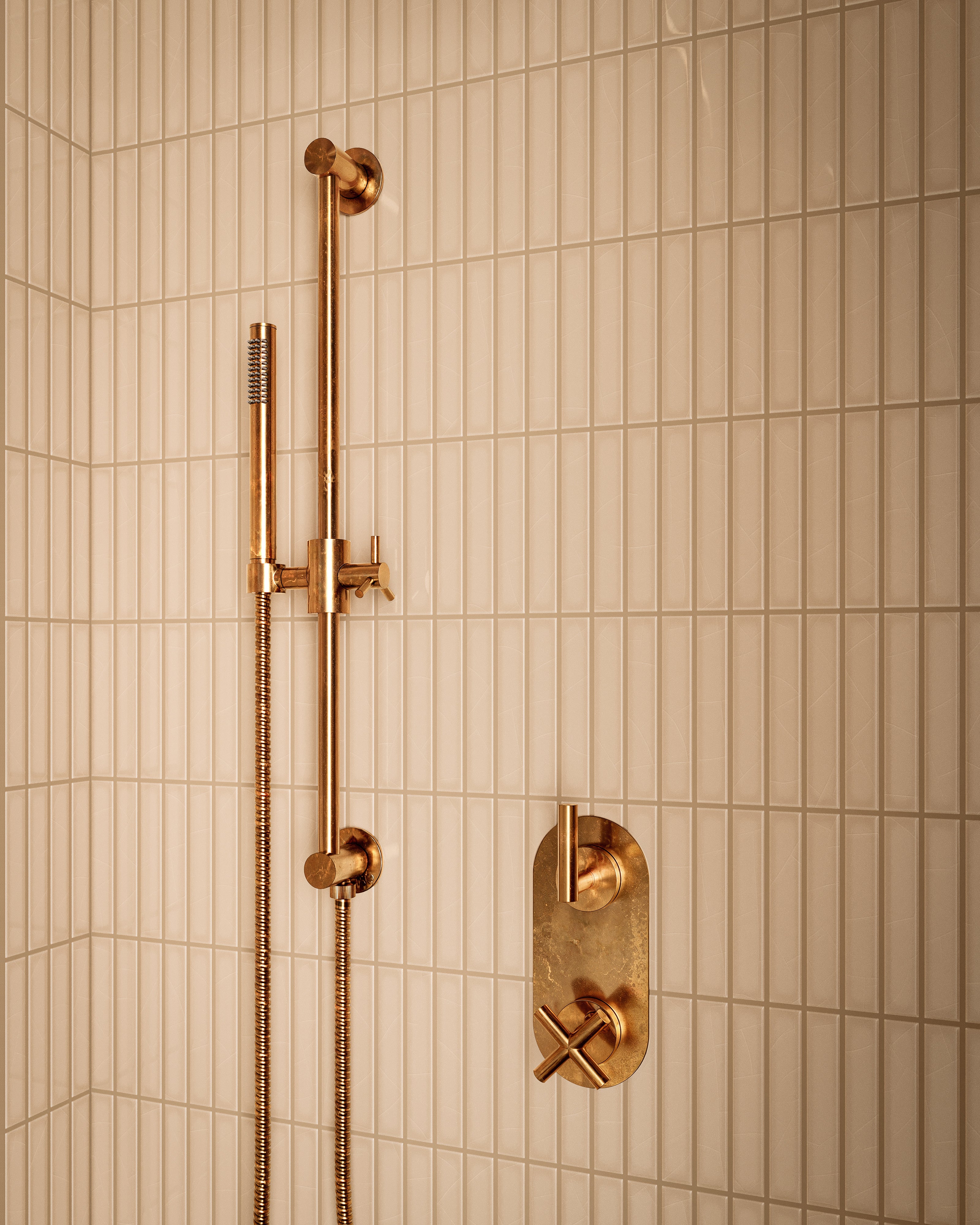 Contour & Foundry Wand Hand Shower in Uncoated Polished Brass