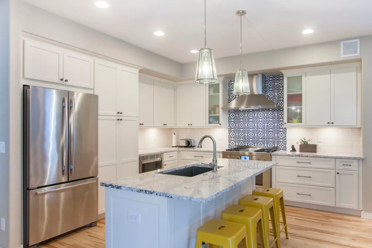 2017 Img Residential Hi Res Rights Diane Gordon Design Elisabeth Gordon Photo Kitchen Backsplash Handpainted Range Accent Malta Cool Motif Frost 4X8 Straight Stack Fc194873 4