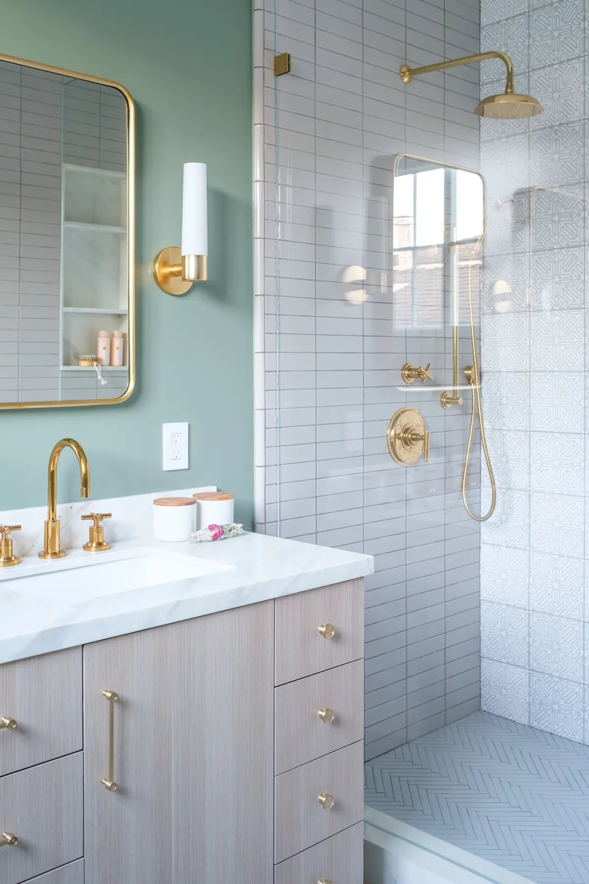 2018 Full Rights Max Maloney Photo Gina Rachelle Design Bathroom Shower Walls Shetland Wool 2X8 Straight Stack Handpainted Accent Snow Flower White Motif Gypsum 1X6 Herringbone Pan 622 Quarter Round Trim Fc232985 1