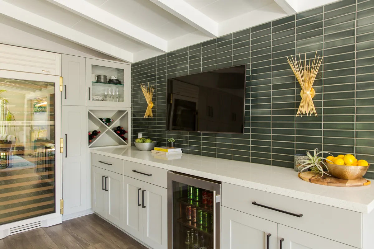 2018 Img Residential Hi Res Rights Soko Design Madeline Tolle Photo Kitchen Backsplash Ceramic Straight Stack 2X8 Loch Ness Fc232120 6