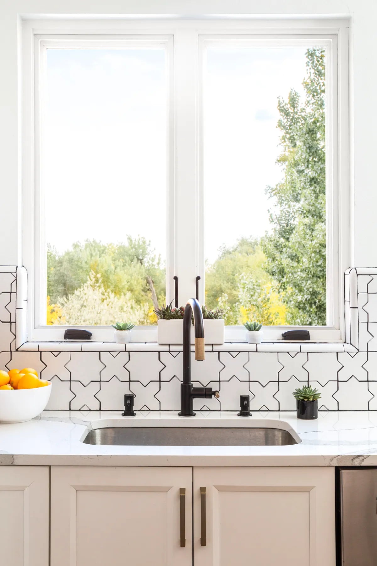 2018 Img Residential Hi Res Full Rights No 3Rd Party Tvl Design Jess Blackwell Photo Kitchen Backsplash Daisy Mini Star Cross Ceramic 3X6 Window Sill 622 Quarter Round Beak Trim Handpainted Kasbah Neutral Bar Accent Fc234014 12